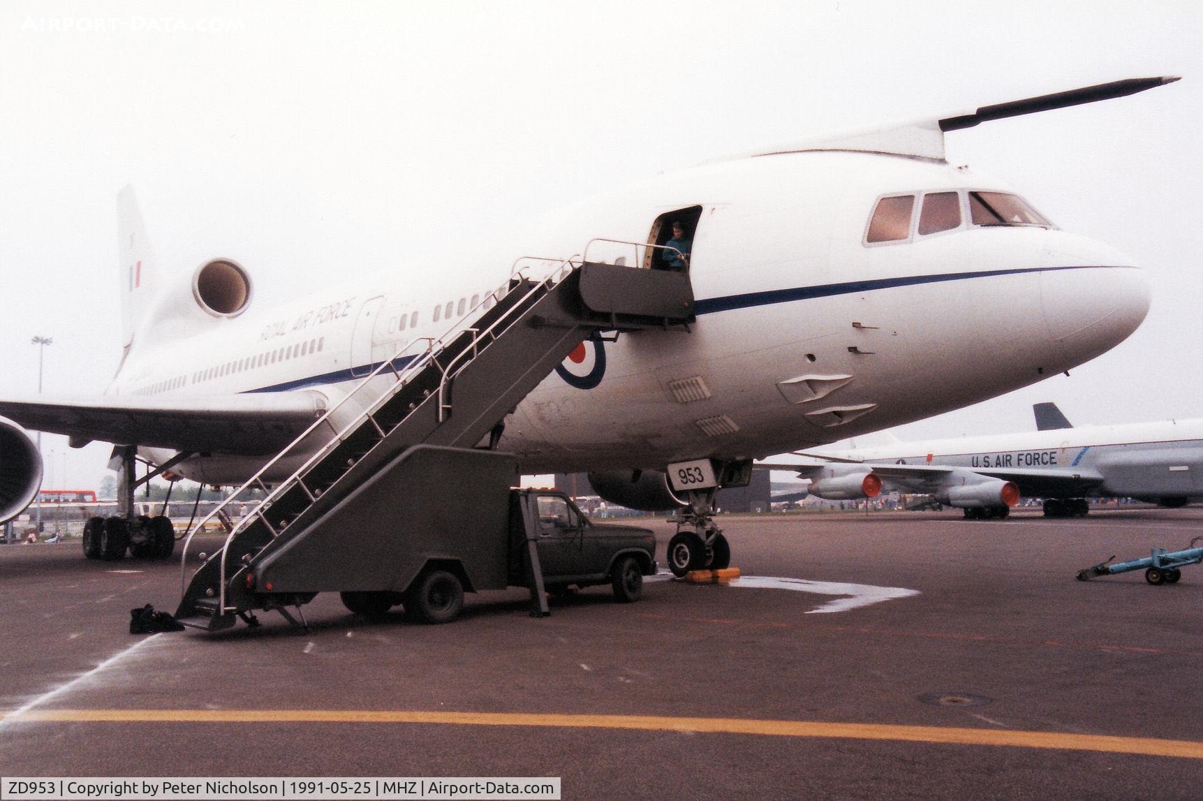 ZD953, 1980 Lockheed L-1011-500  (KC1) Tristar C/N 193V-1174, TriStar KC.1 of 216 Squadron at RAF Brize Norton on display at the 1991 Mildenhall Air Fete.