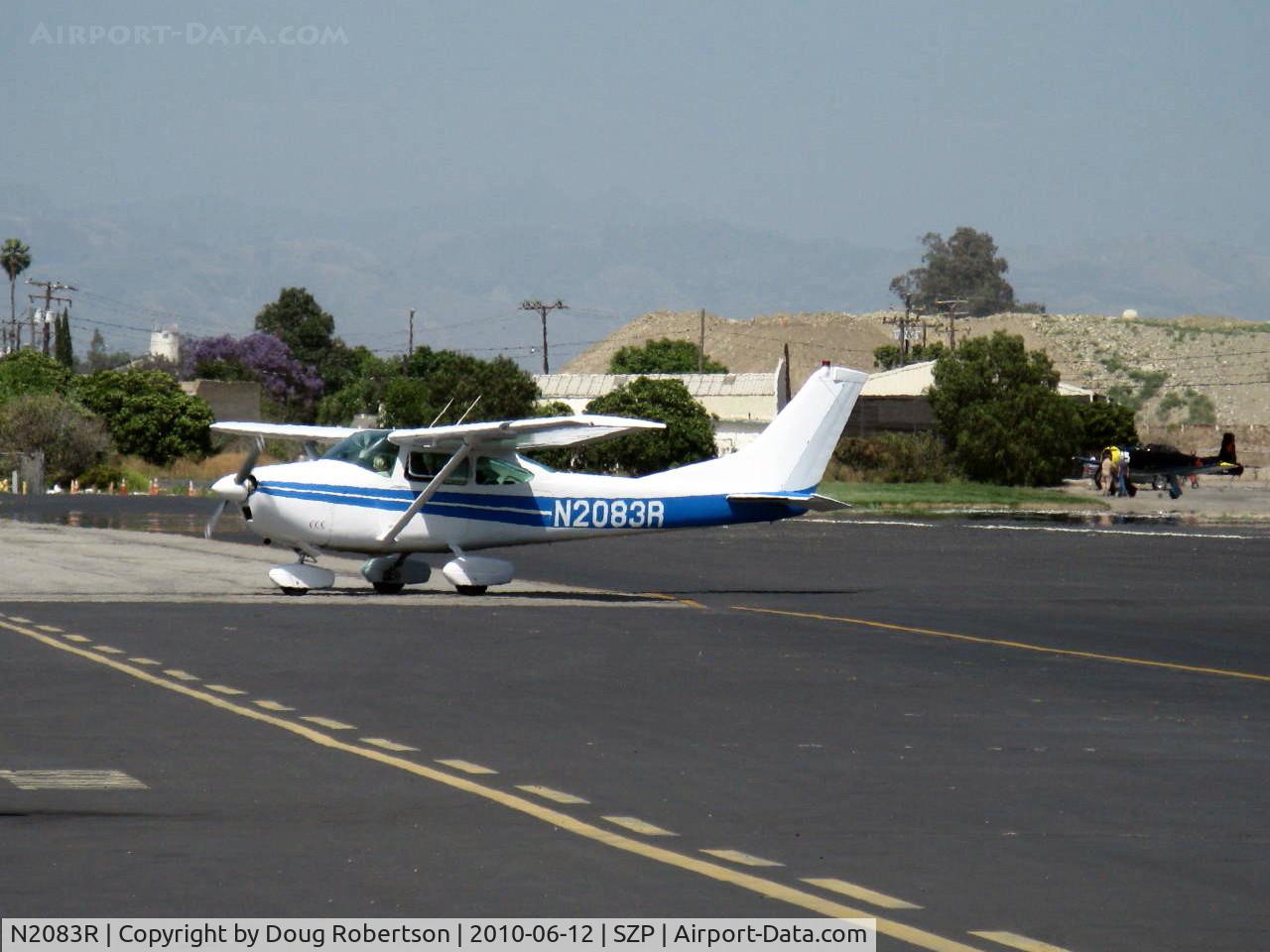N2083R, 1964 Cessna 182G Skylane C/N 18255283, 1964 Cessna 182G SKYLANE, Continental O-470-S 230 Hp, taxi off the active