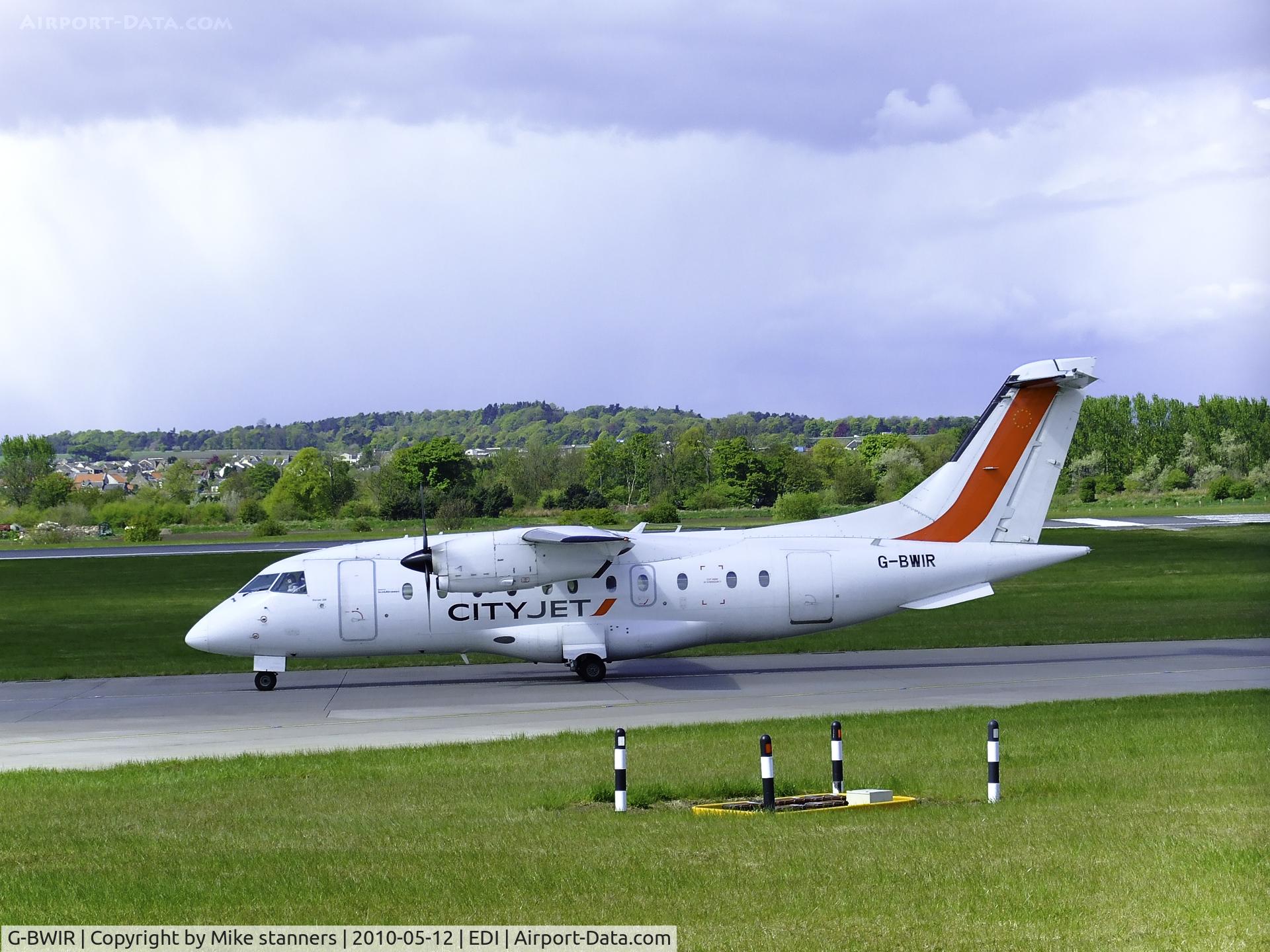G-BWIR, 1995 Dornier 328-100 C/N 3023, Cityjet DO.328-110 Taxiing to runway 06