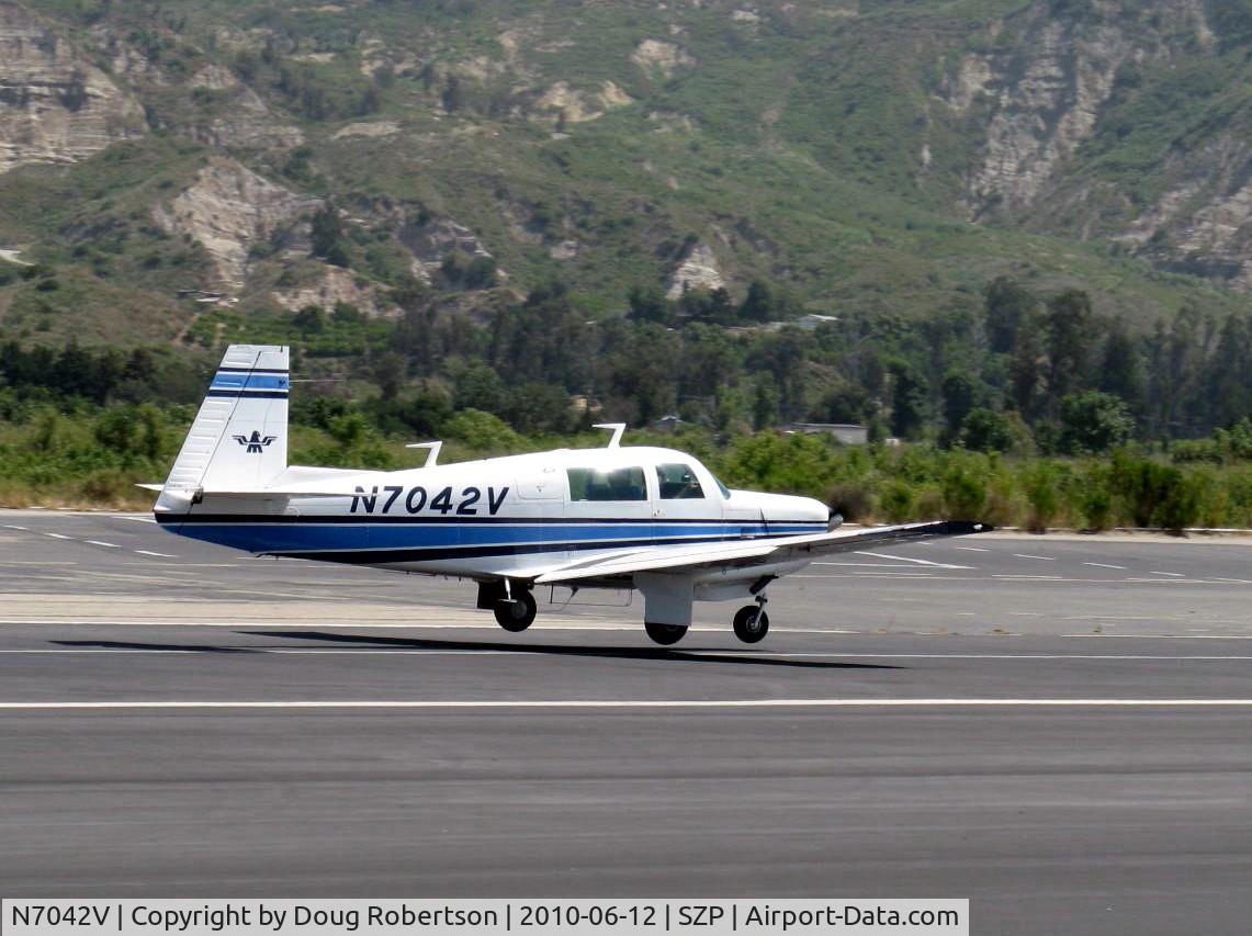 N7042V, 1976 Mooney M20F Executive C/N 22-1389, 1976 Mooney M20F EXECUTIVE, Lycoming IO-360 A&C 200 Hp, takeoff Rwy 22