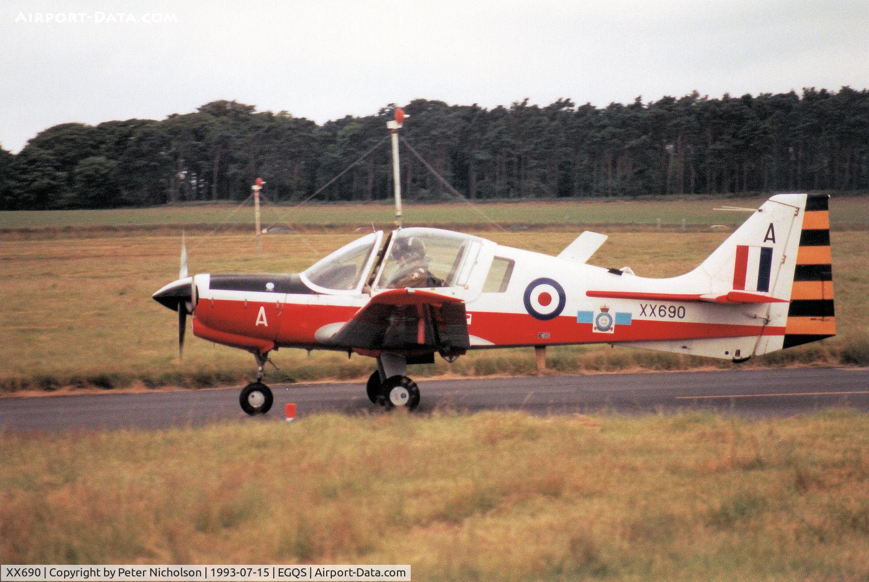 XX690, 1975 Scottish Aviation Bulldog T.1 C/N BH.120/336, Bulldog T.1, callsign UAG 92, of Yorkshire University Air Squadron on detachment to RAF Lossiemouth in the Summer of 1993.