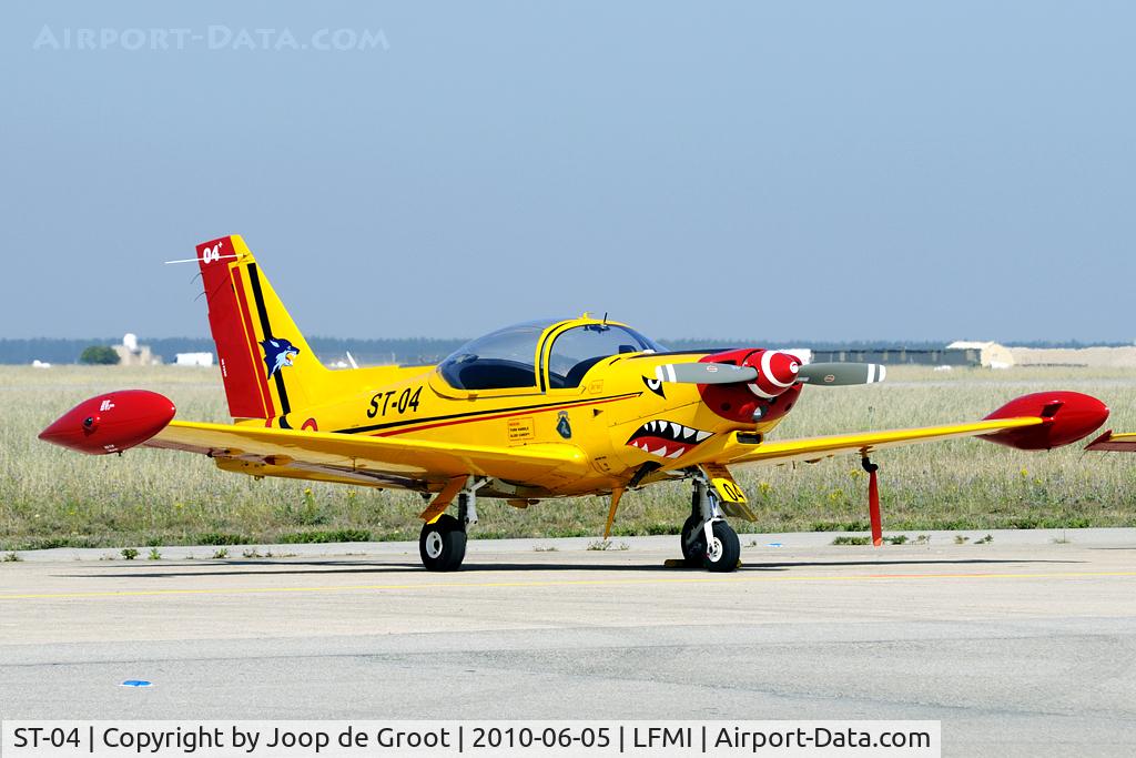 ST-04, SIAI-Marchetti SF-260MB C/N 10-04, at the static of the Istres open house.