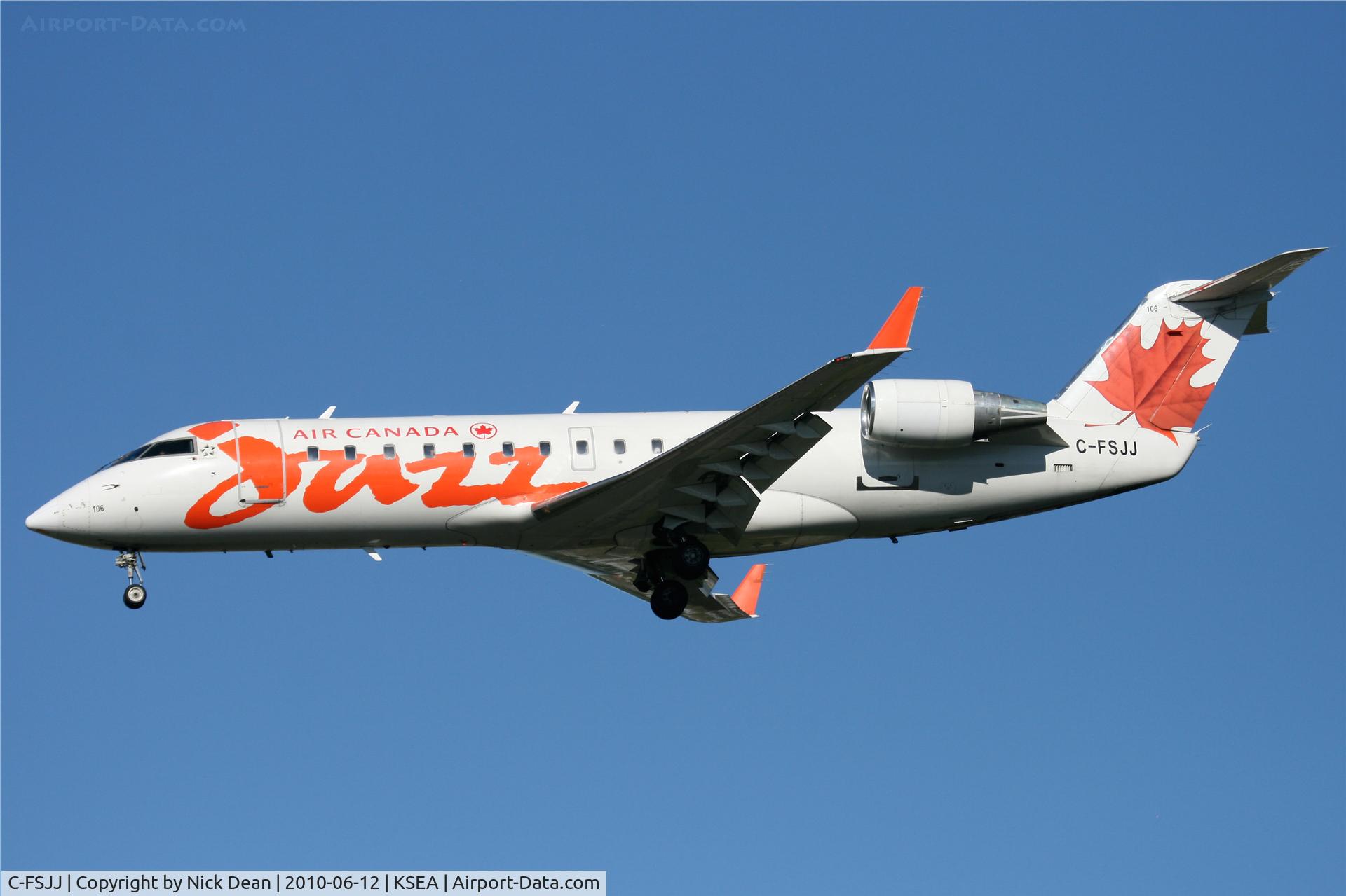 C-FSJJ, 1994 Canadair CRJ-100ER (CL-600-2B19) C/N 7058, KSEA