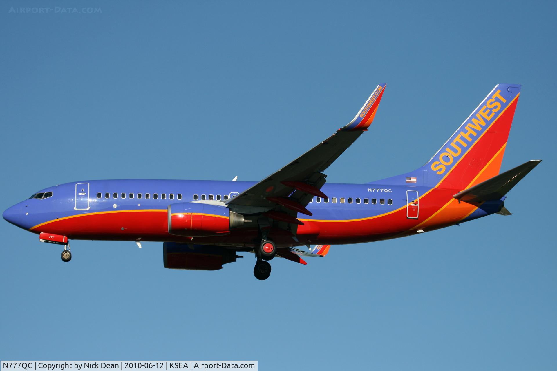 N777QC, 2000 Boeing 737-7H4 C/N 30592, KSEA