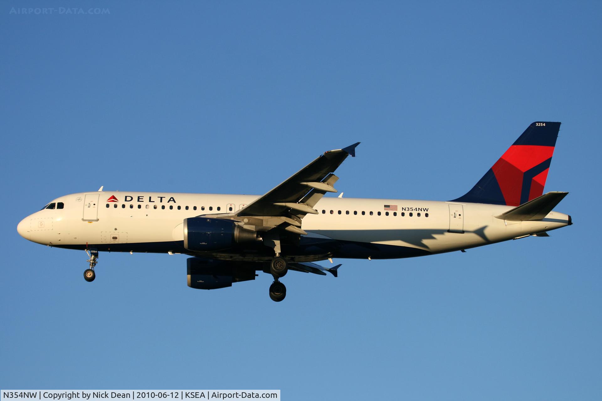 N354NW, 1998 Airbus A320-212 C/N 801, KSEA