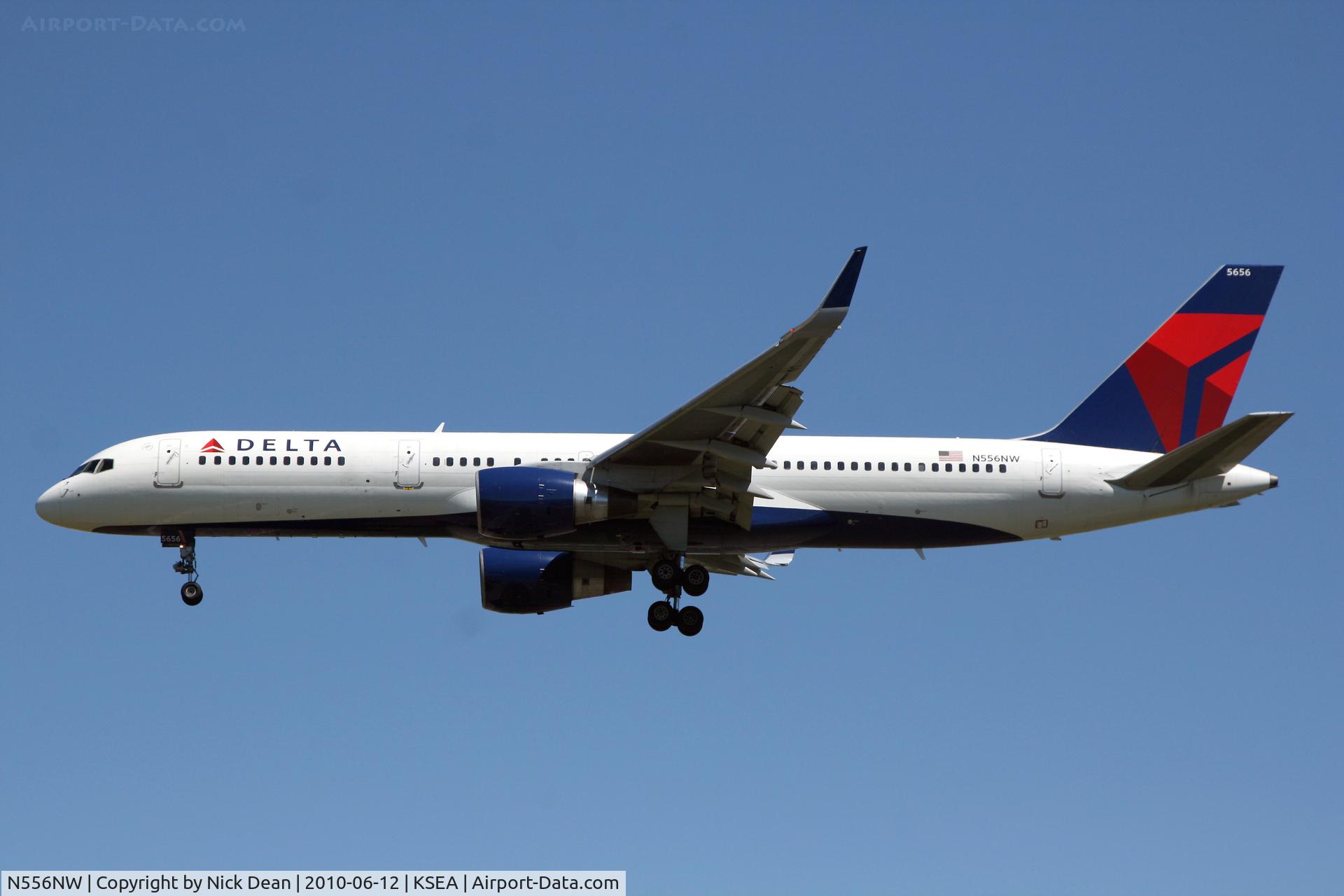 N556NW, 2002 Boeing 757-251 C/N 33392, KSEA