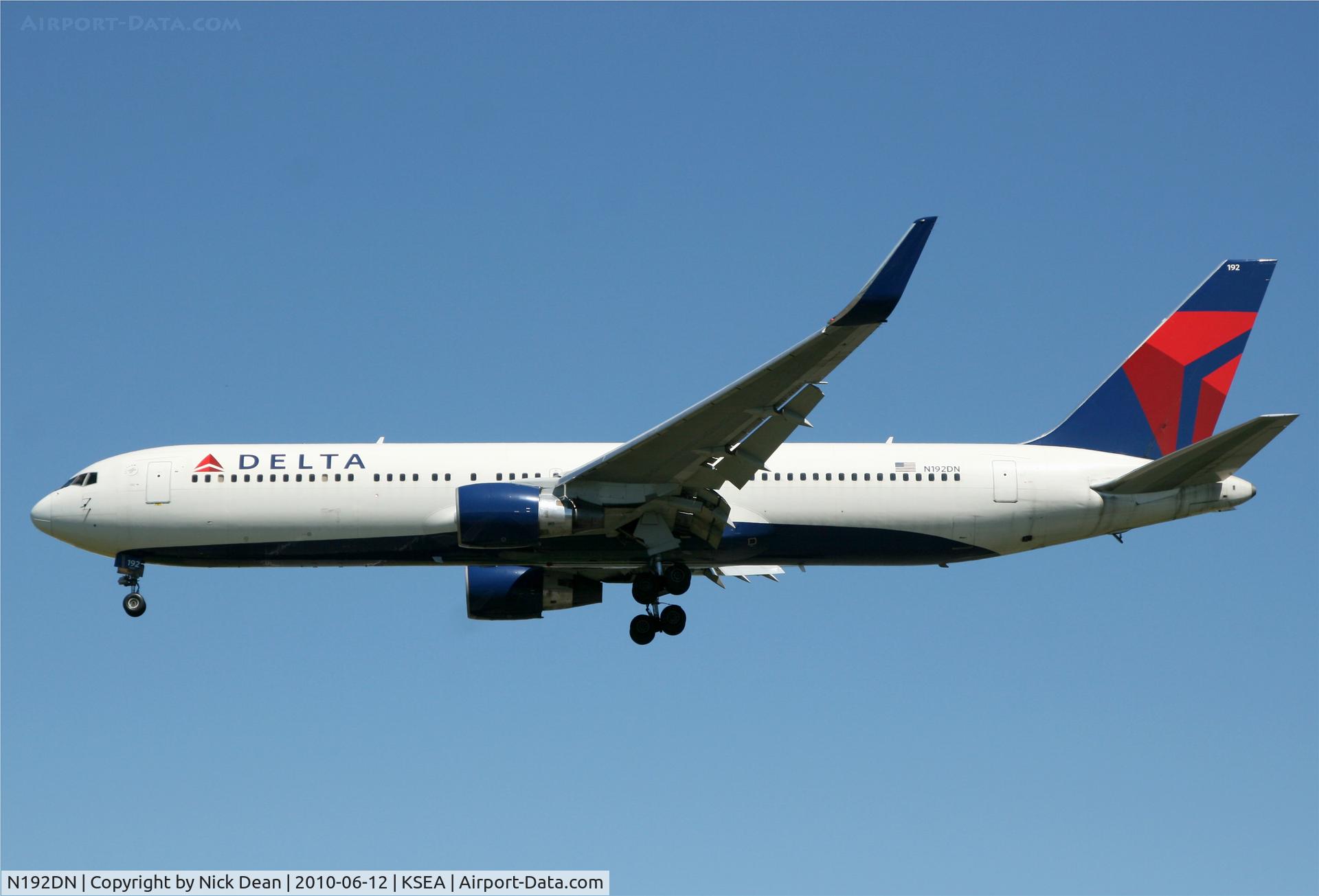 N192DN, 1997 Boeing 767-332 C/N 28449, KSEA