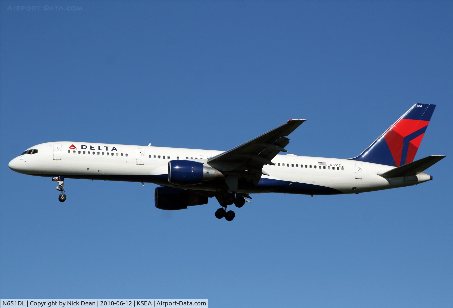 N651DL, 1989 Boeing 757-232 C/N 24391, KSEA