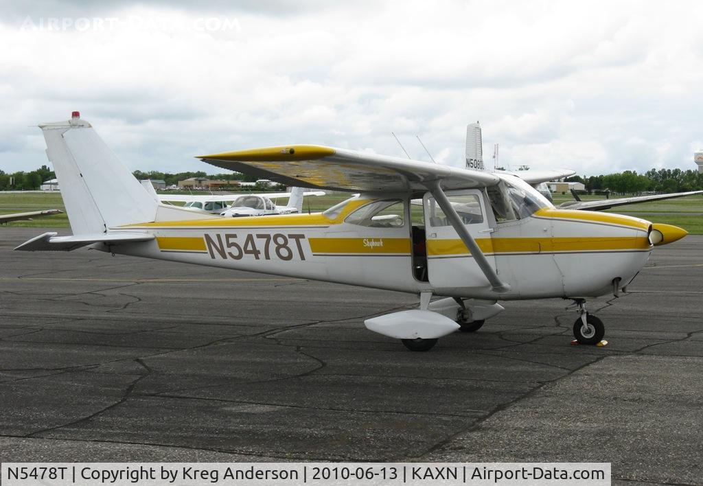 N5478T, 1964 Cessna 172E C/N 17251378, Cessna 172E Skyhawk on the ramp.