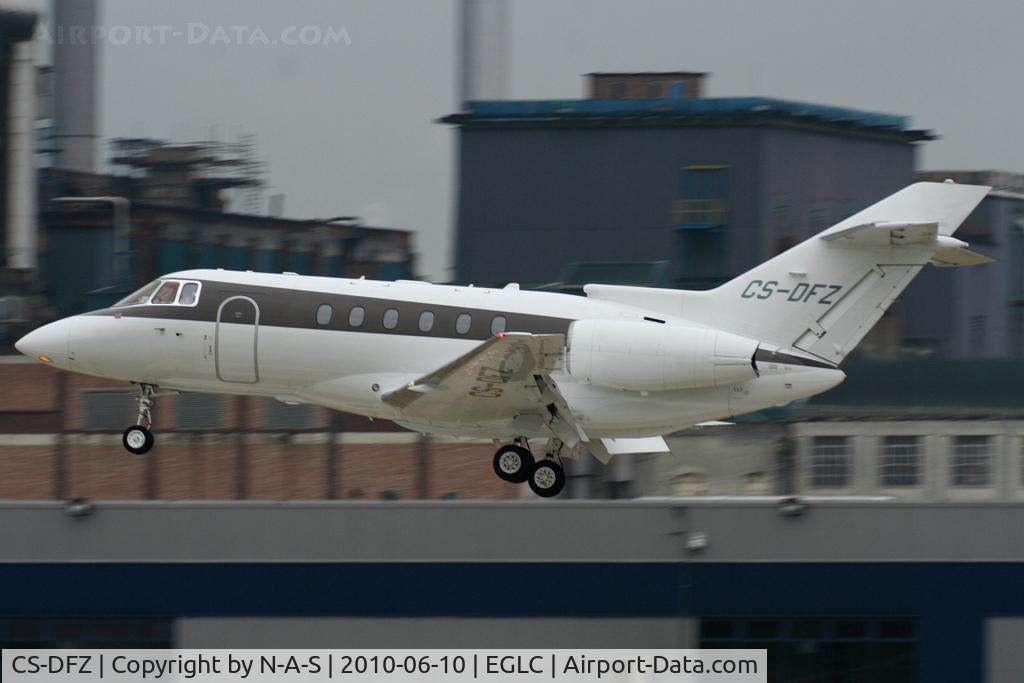 CS-DFZ, 2004 Raytheon Hawker 800XP C/N 258673, Arriving