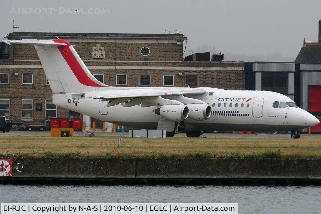 EI-RJC, 1998 British Aerospace Avro 146-RJ85 C/N E.2333, Taxi for departure