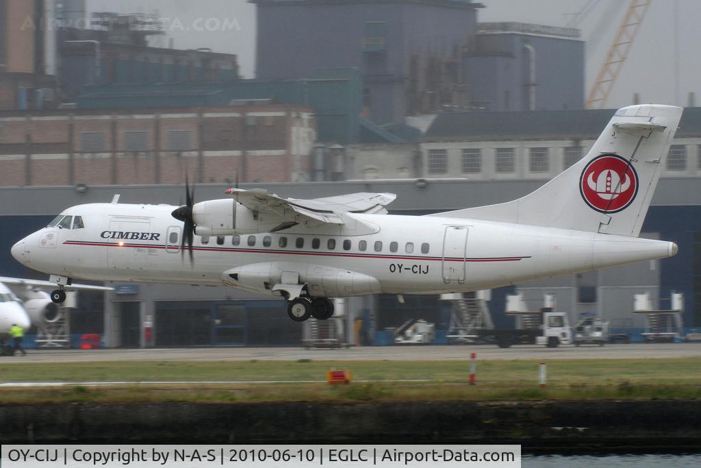 OY-CIJ, 1996 ATR 42-500 C/N 497, Second from touchdown from CPH