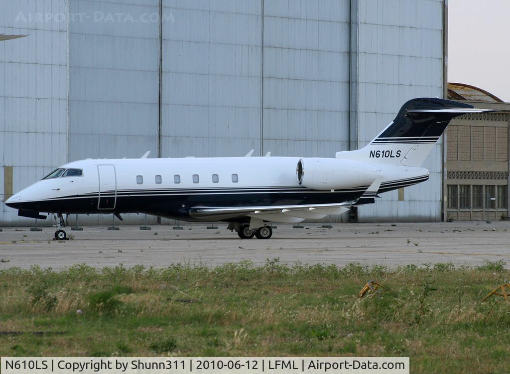 N610LS, 2006 Bombardier Challenger 300 (BD-100-1A10) C/N 20139, Parked...