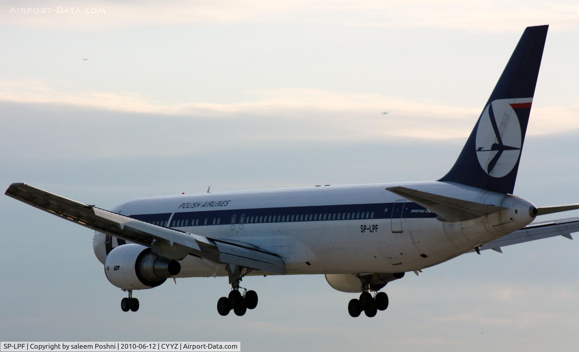 SP-LPF, 1992 Boeing 767-319/ER C/N 24876, LOT Polish airlines landing on runway 23