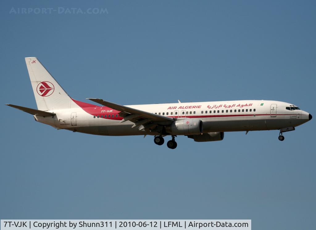 7T-VJK, 2000 Boeing 737-8D6 C/N 30203, Landing rwy 31R