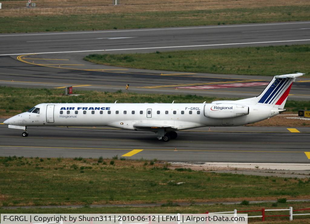 F-GRGL, 2001 Embraer EMB-145EU (ERJ-145EU) C/N 145375, Taxxing holding point rwy 31R for departure...