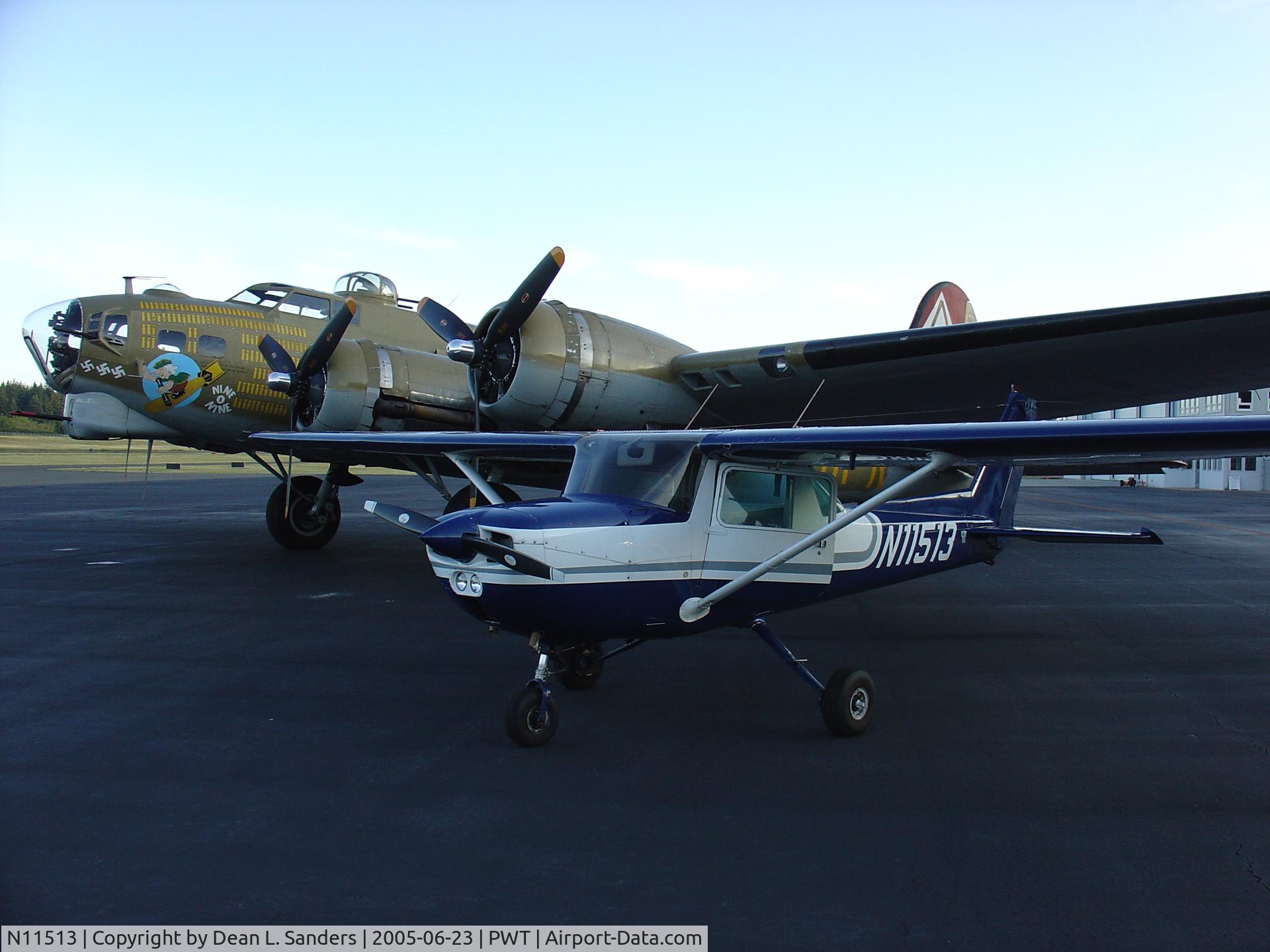 N11513, 1973 Cessna 150L C/N 15075475, N11513 with B-17 909 at Bremerton, WA