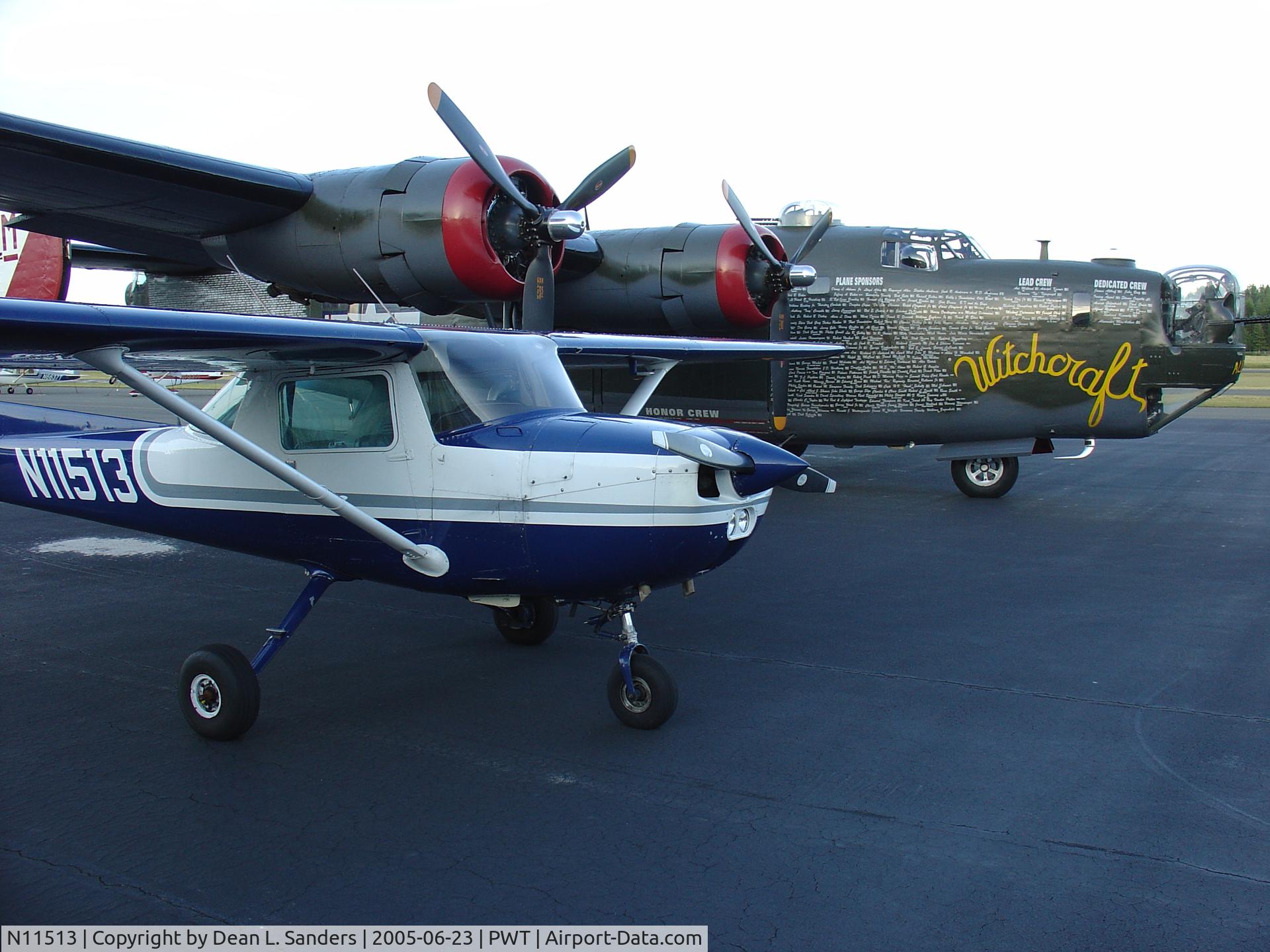N11513, 1973 Cessna 150L C/N 15075475, N11513 with B-24 at Bremerton, WA