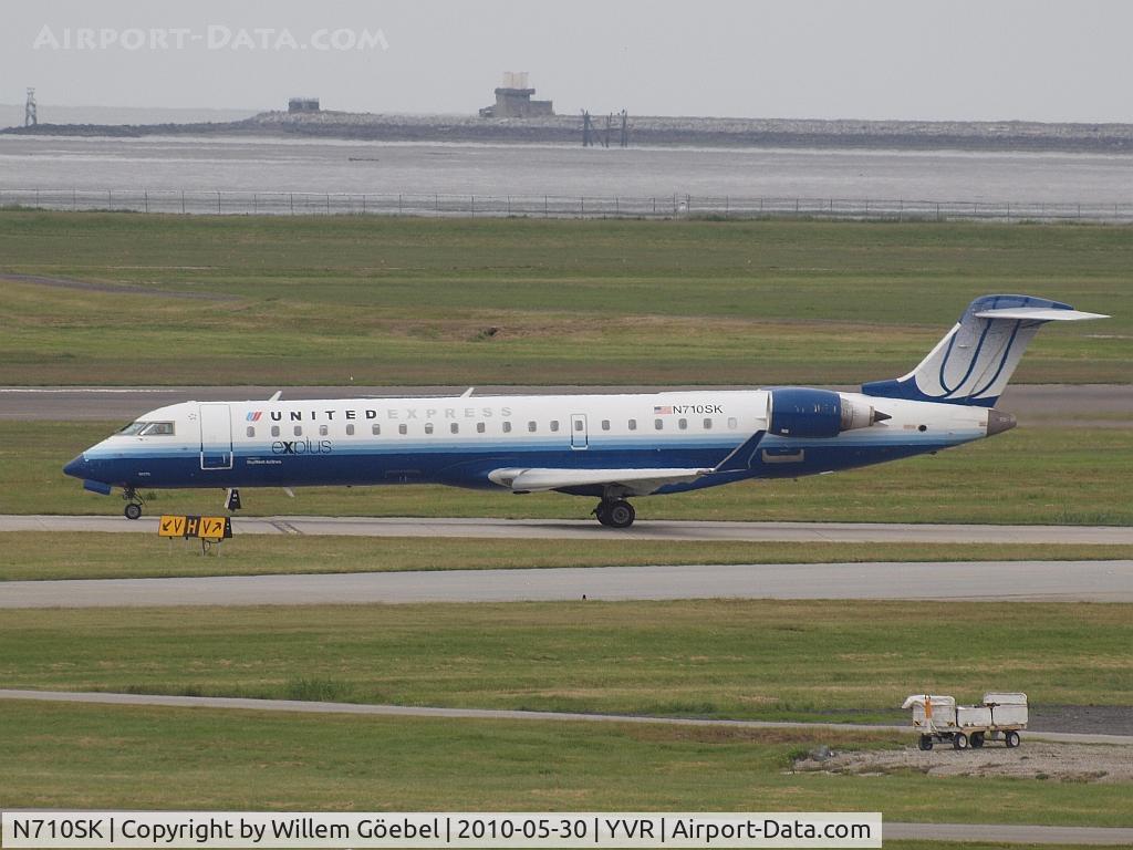 N710SK, 2004 Bombardier CRJ-700 (CL-600-2C10) Regional Jet C/N 10170, Picture was taken with a Olympus E30 through the glass window