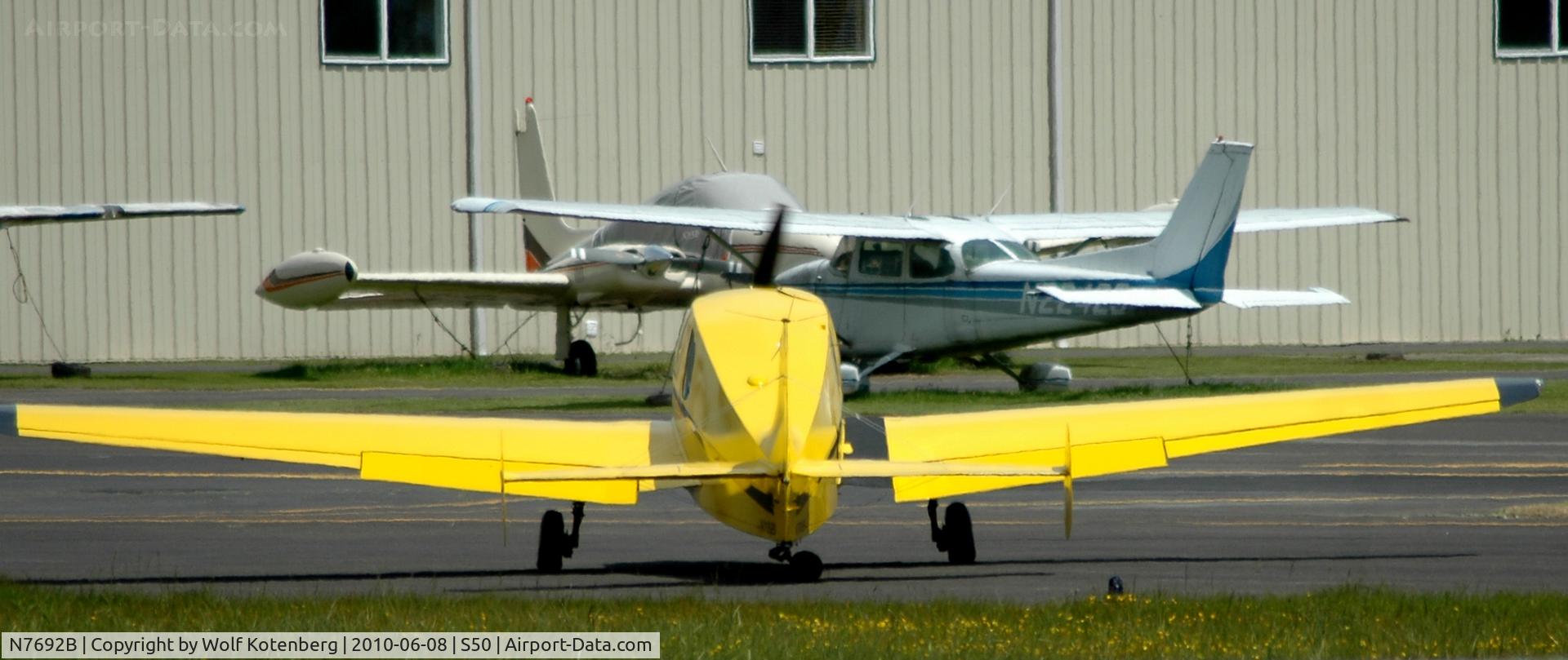 N7692B, 1957 Bellanca 14-19-2 Cruisair Senior C/N 4043, taxying
