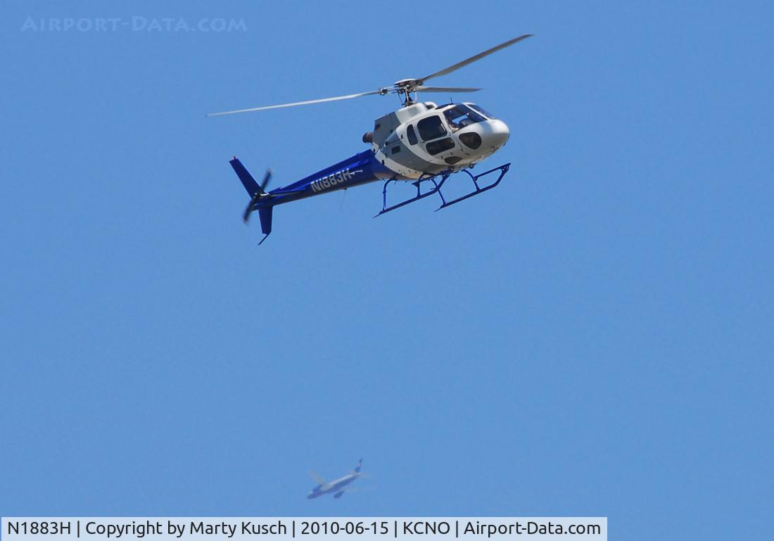 N1883H, 1996 Aerospatiale AS-350B-2 Ecureuil C/N 1883, Flying the pattern.