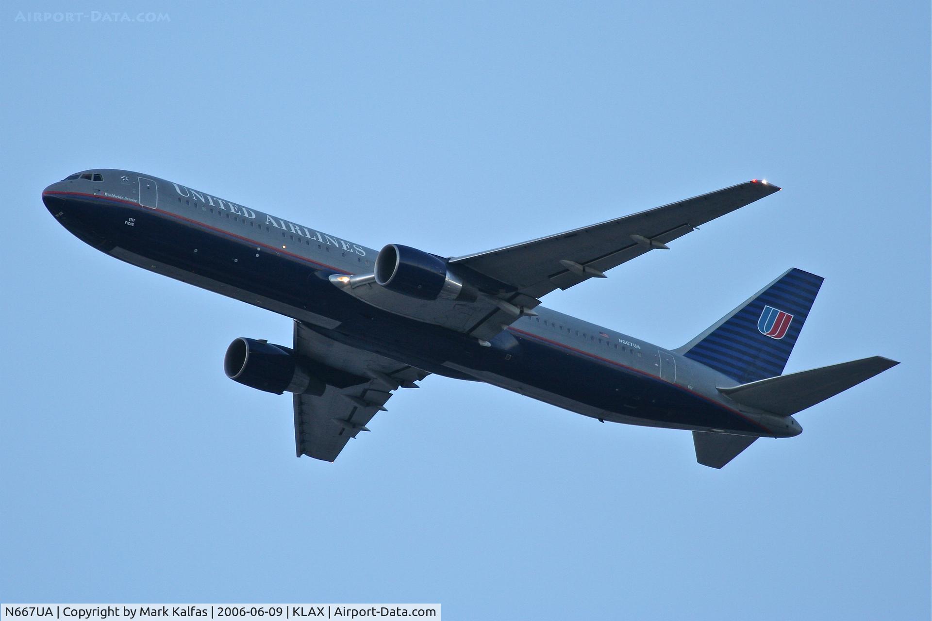 N667UA, 1998 Boeing 767-322 C/N 29239, United Airlines Boeing 767-322, N667UA 25R departure KLAX