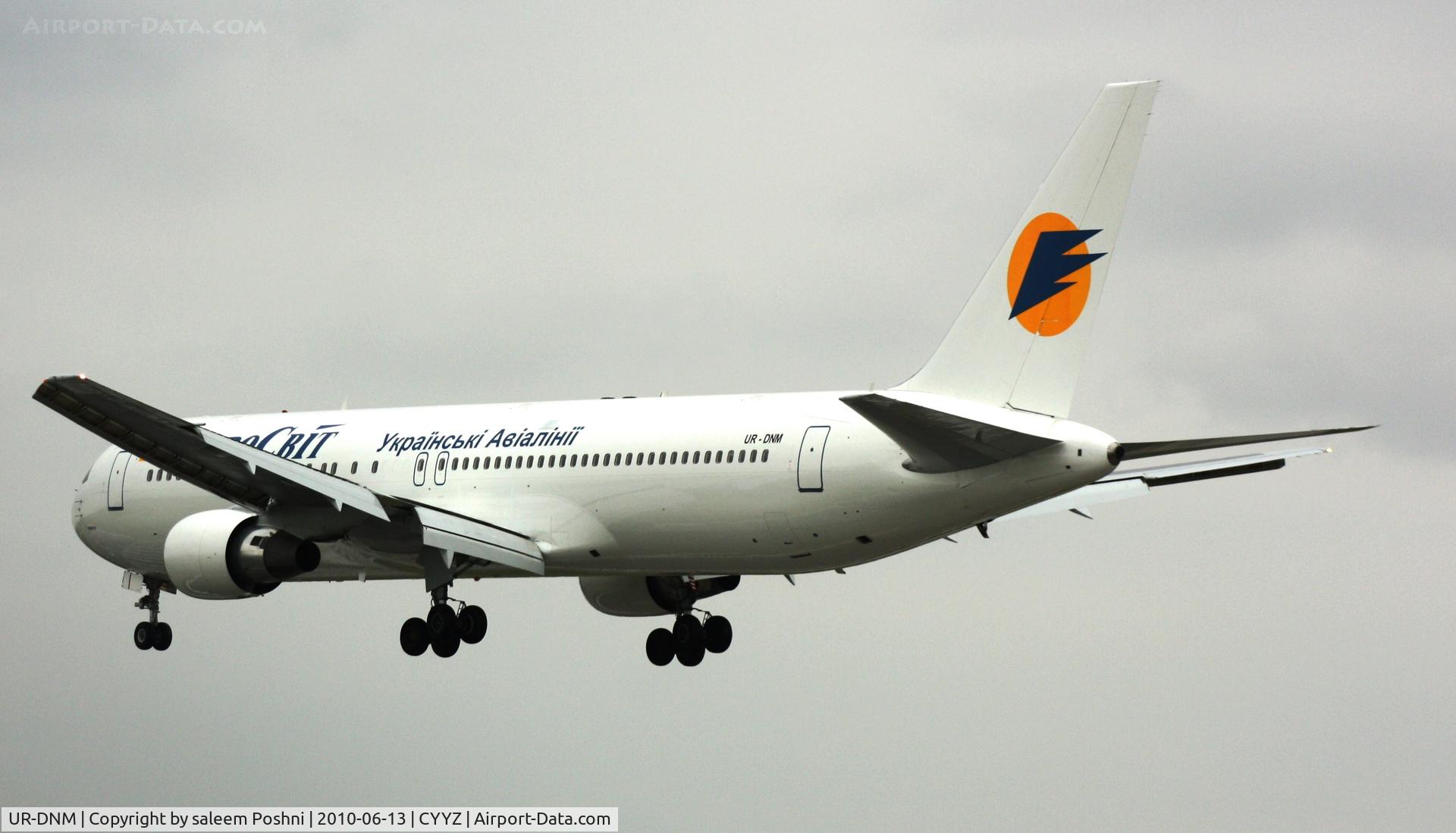 UR-DNM, 1991 Boeing 767-322 C/N 25280, AeroSvit landing on runway 23