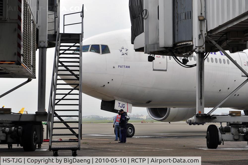 HS-TJG, 1997 Boeing 777-2D7 C/N 27732, Taxiing in for parking at gate.