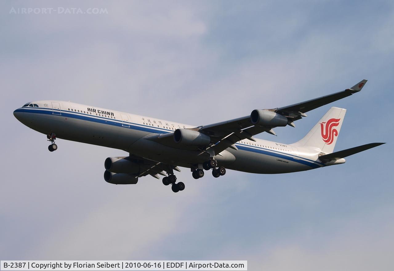 B-2387, Airbus A340-313 C/N 201, Short final 07R