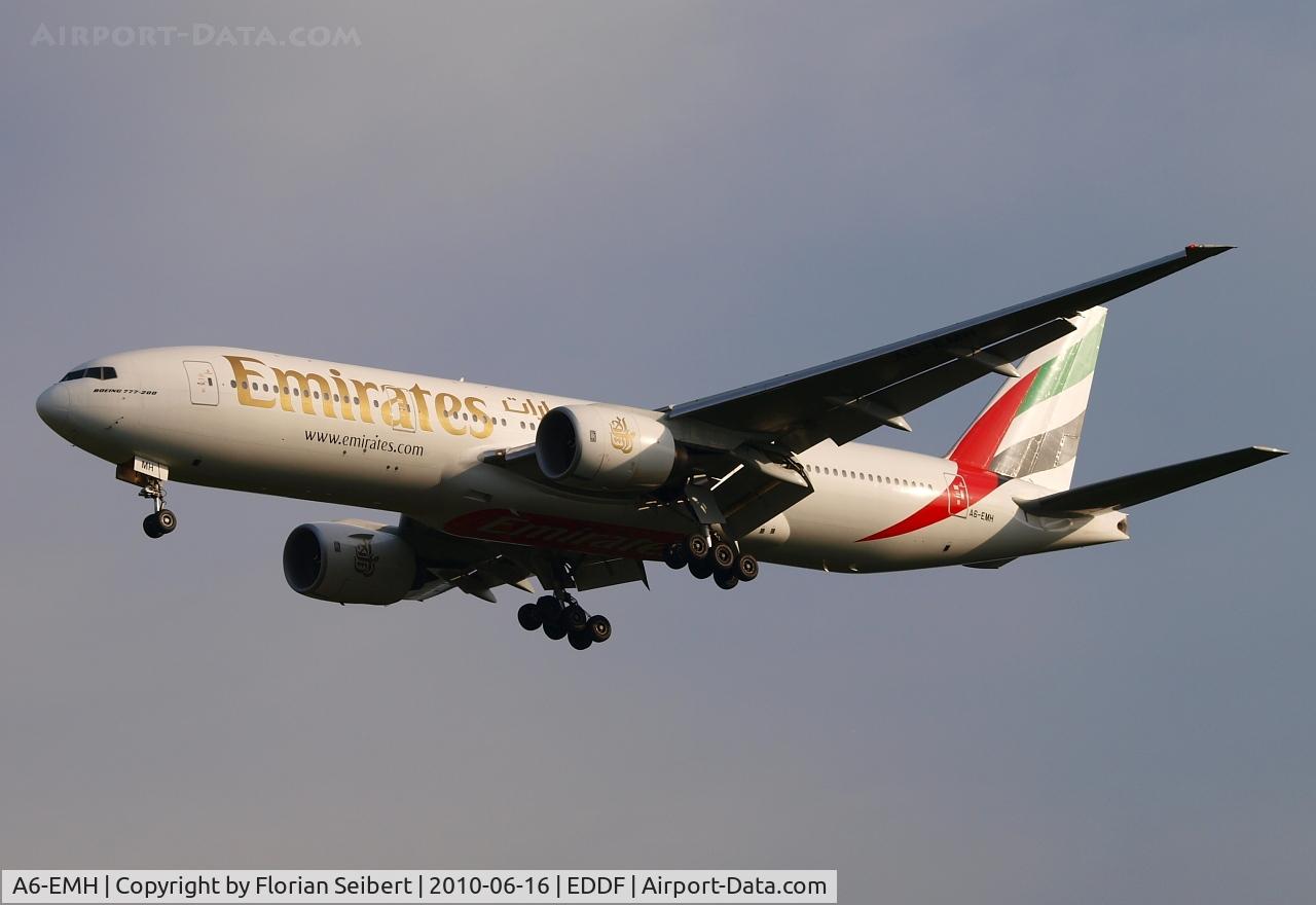 A6-EMH, 1997 Boeing 777-21H/ER C/N 27251, Short final 07R