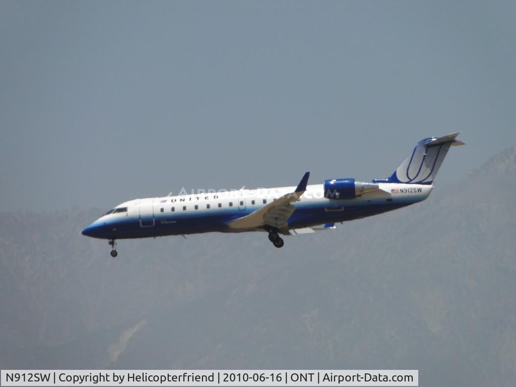 N912SW, 2001 Bombardier CRJ-200LR (CL-600-2B19) C/N 7595, On final to Ontario