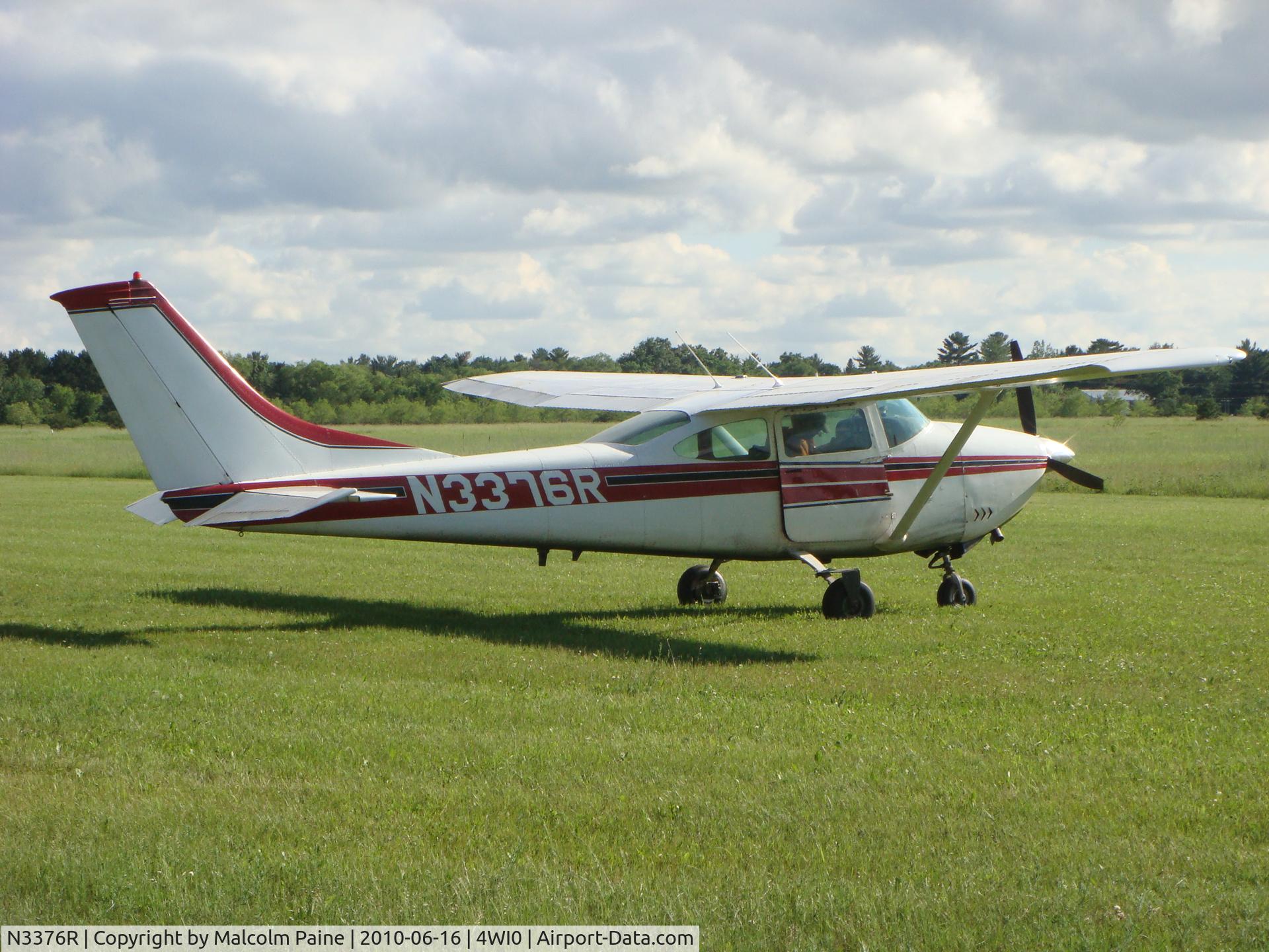 N3376R, 1967 Cessna 182L Skylane C/N 18258676, This plane has been specially modified to accommodate skydiving with the removal of unneeded seats and the addition of a gull-wing exit door.