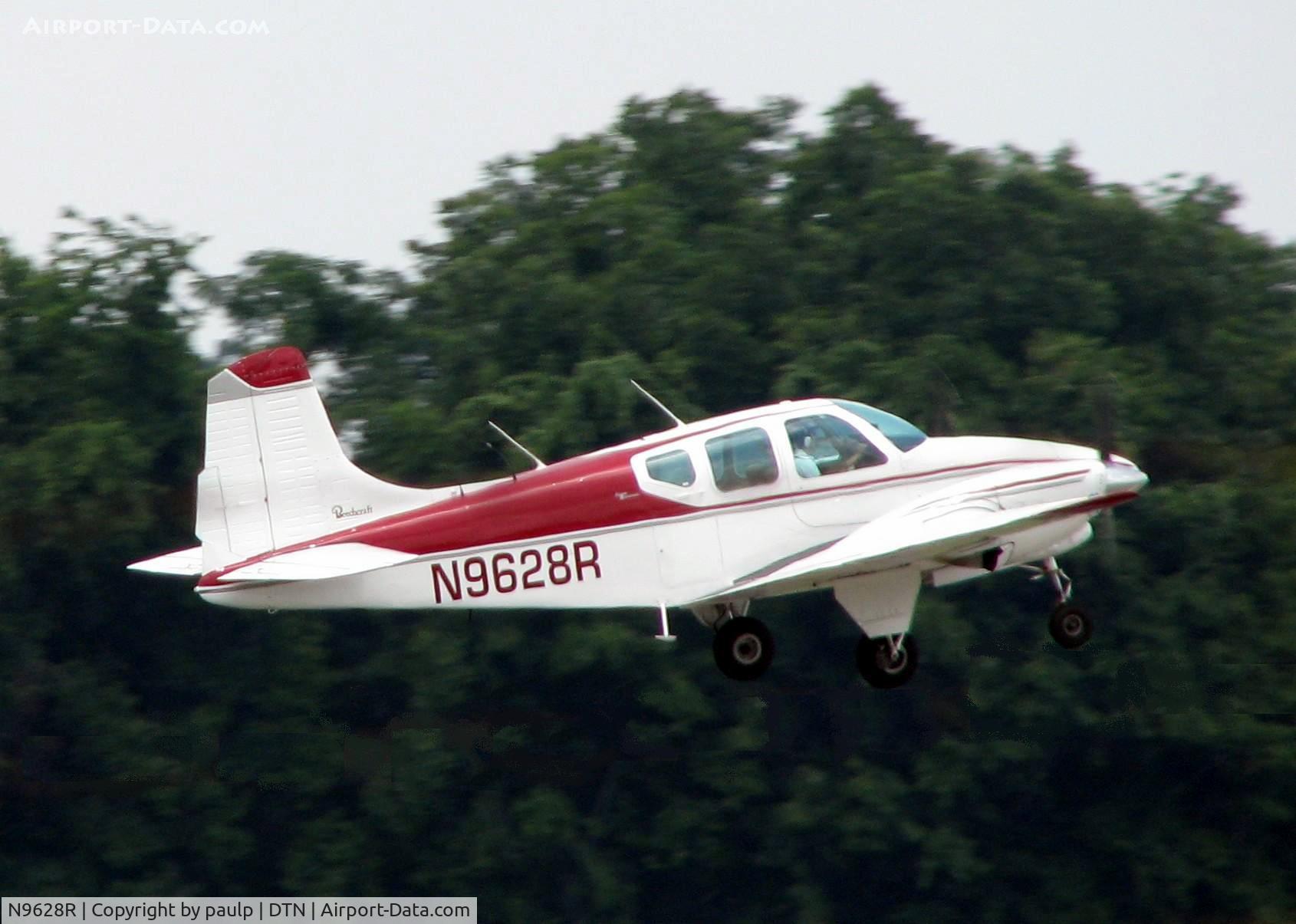 N9628R, 1959 Beech B95 Travel Air C/N TD-304, Off of 14 at Downtown Shreveport.