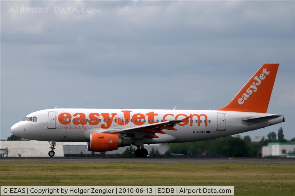 G-EZAS, 2006 Airbus A319-111 C/N 2779, Leaving the show before the end