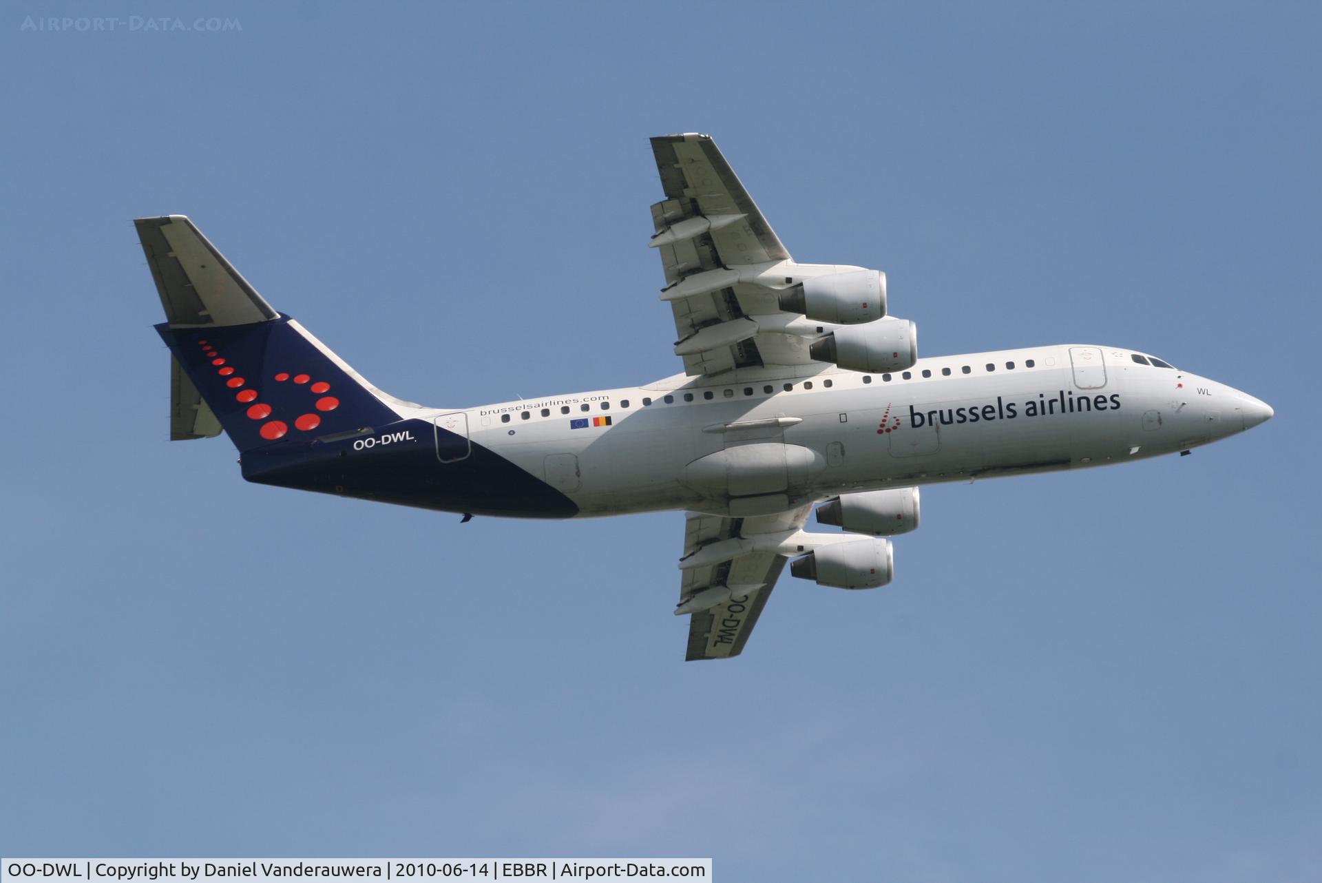 OO-DWL, 1999 British Aerospace Avro 146-RJ100 C/N E3361, Flight SN2055 is taking off from RWY 07R