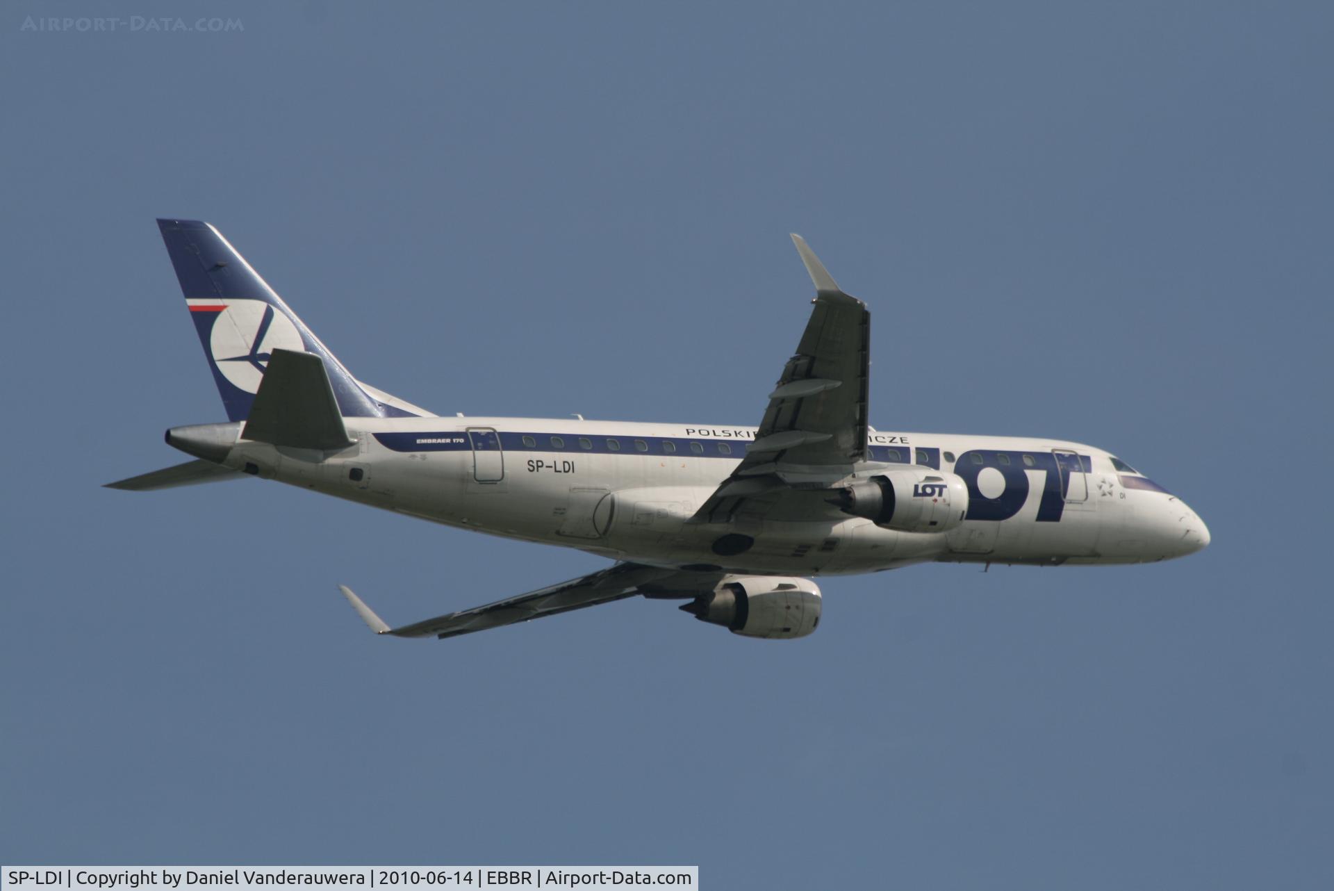 SP-LDI, 2005 Embraer 170LR (ERJ-170-100LR) C/N 17000073, Flight LO236 is taking off from RWY 07R
