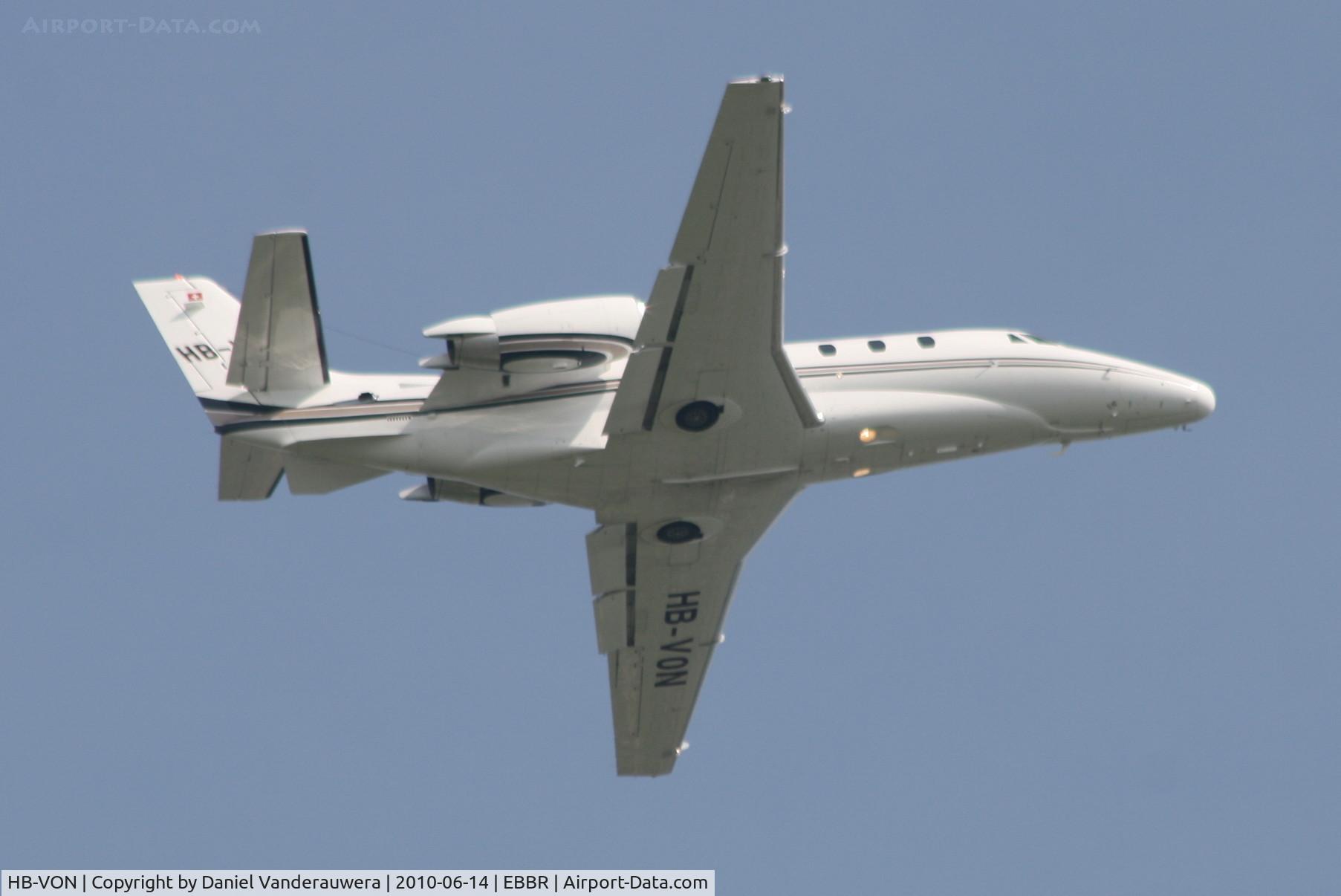 HB-VON, 2004 Cessna 560XLS Citation Excel C/N 560-5528, Taking off from RWY 07R