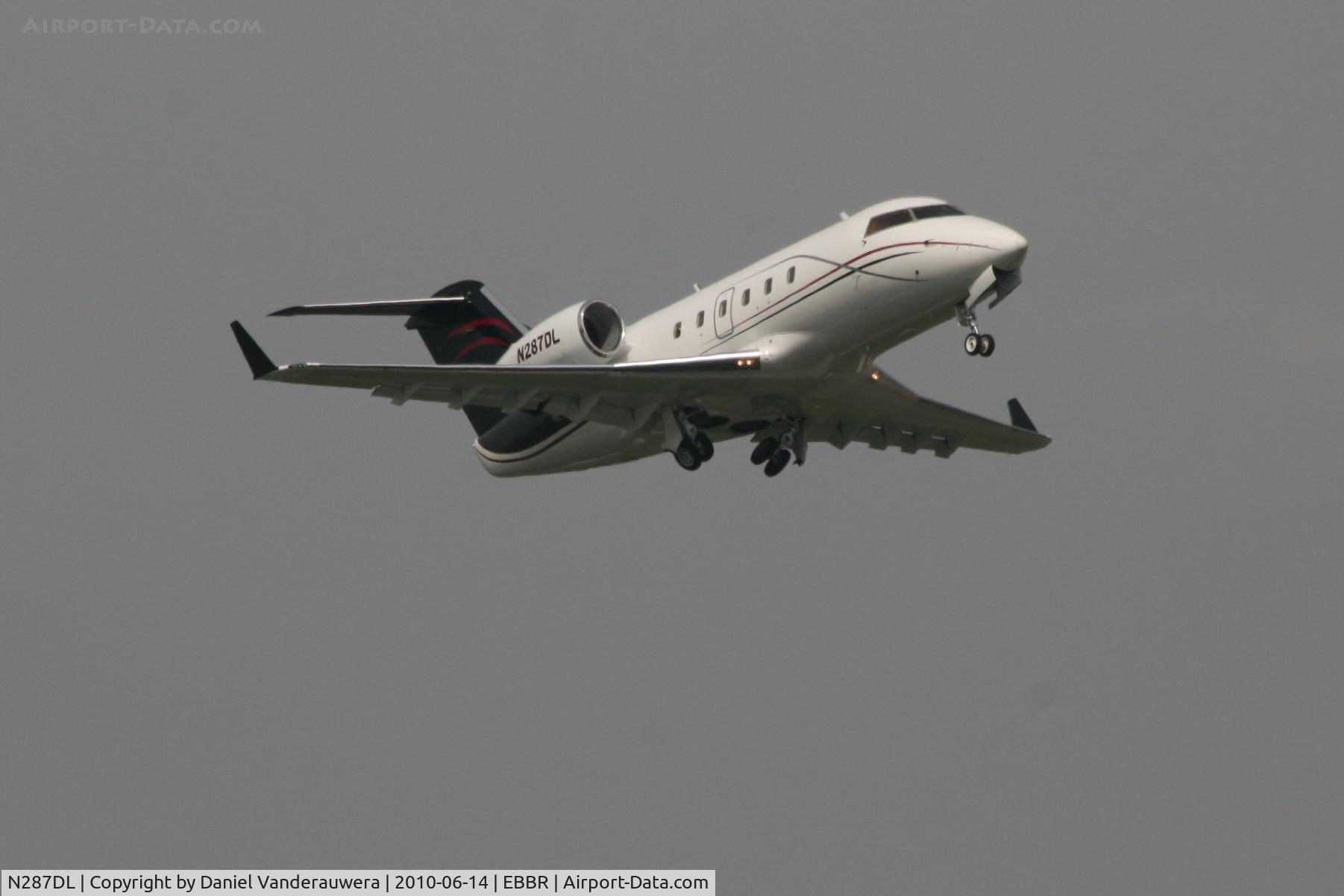 N287DL, 1982 Canadair Challenger CE-144 (CL-600-1A11) C/N 1065, Taking off from RWY 07R