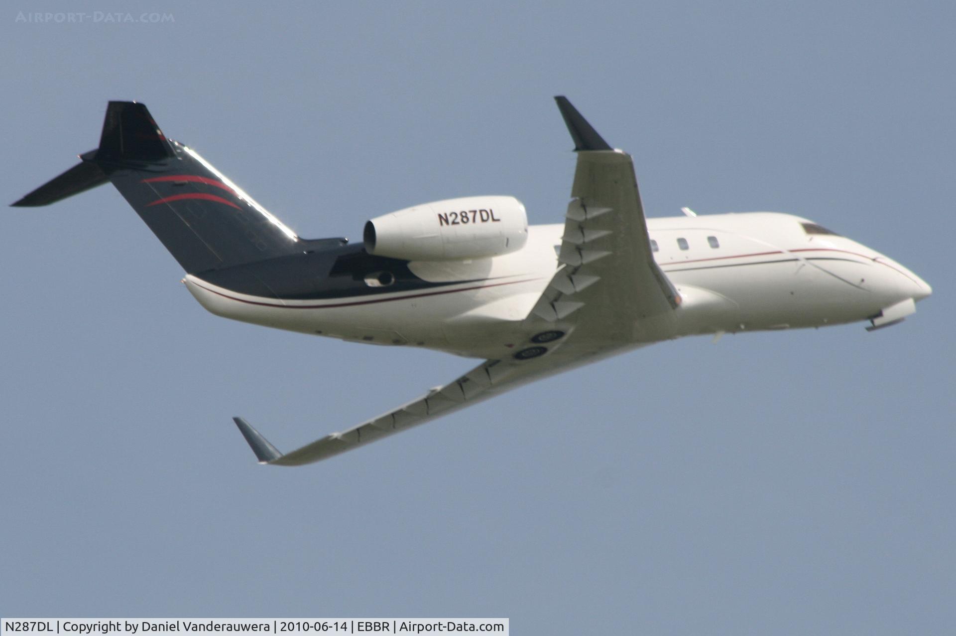N287DL, 1982 Canadair Challenger CE-144 (CL-600-1A11) C/N 1065, Taking off from RWY 07R