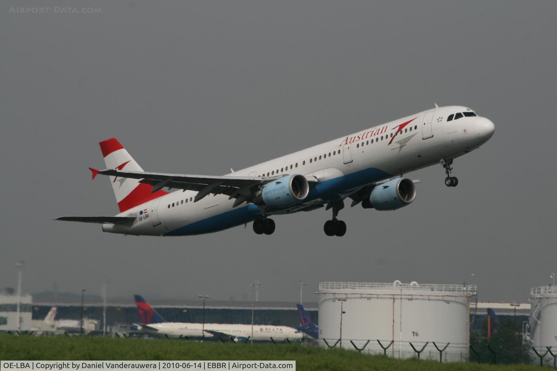 OE-LBA, 1995 Airbus A321-111 C/N 552, Flight OS352 is taking off from RWY 07R