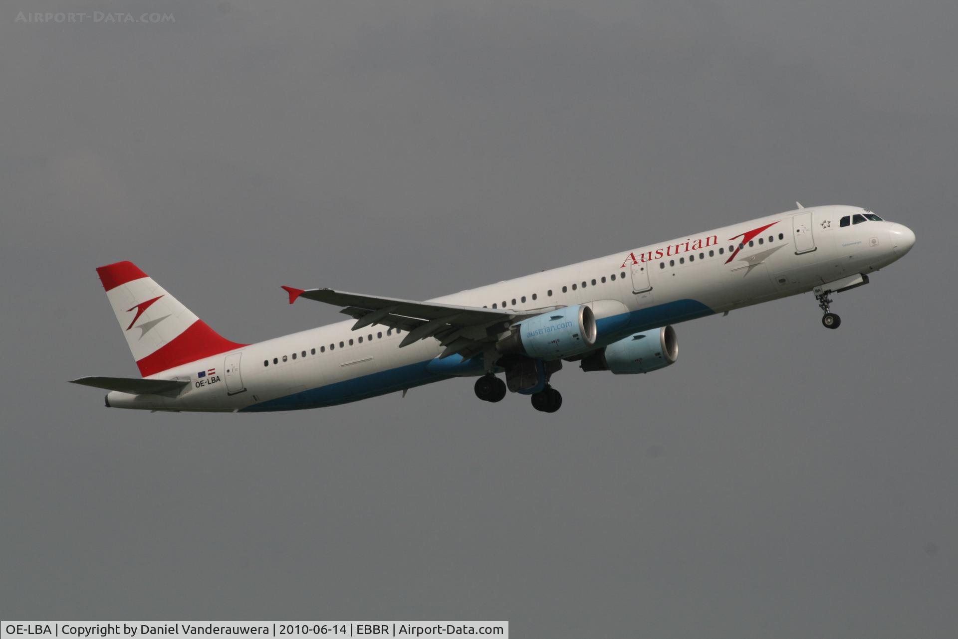 OE-LBA, 1995 Airbus A321-111 C/N 552, Flight OS352 is taking off from RWY 07R