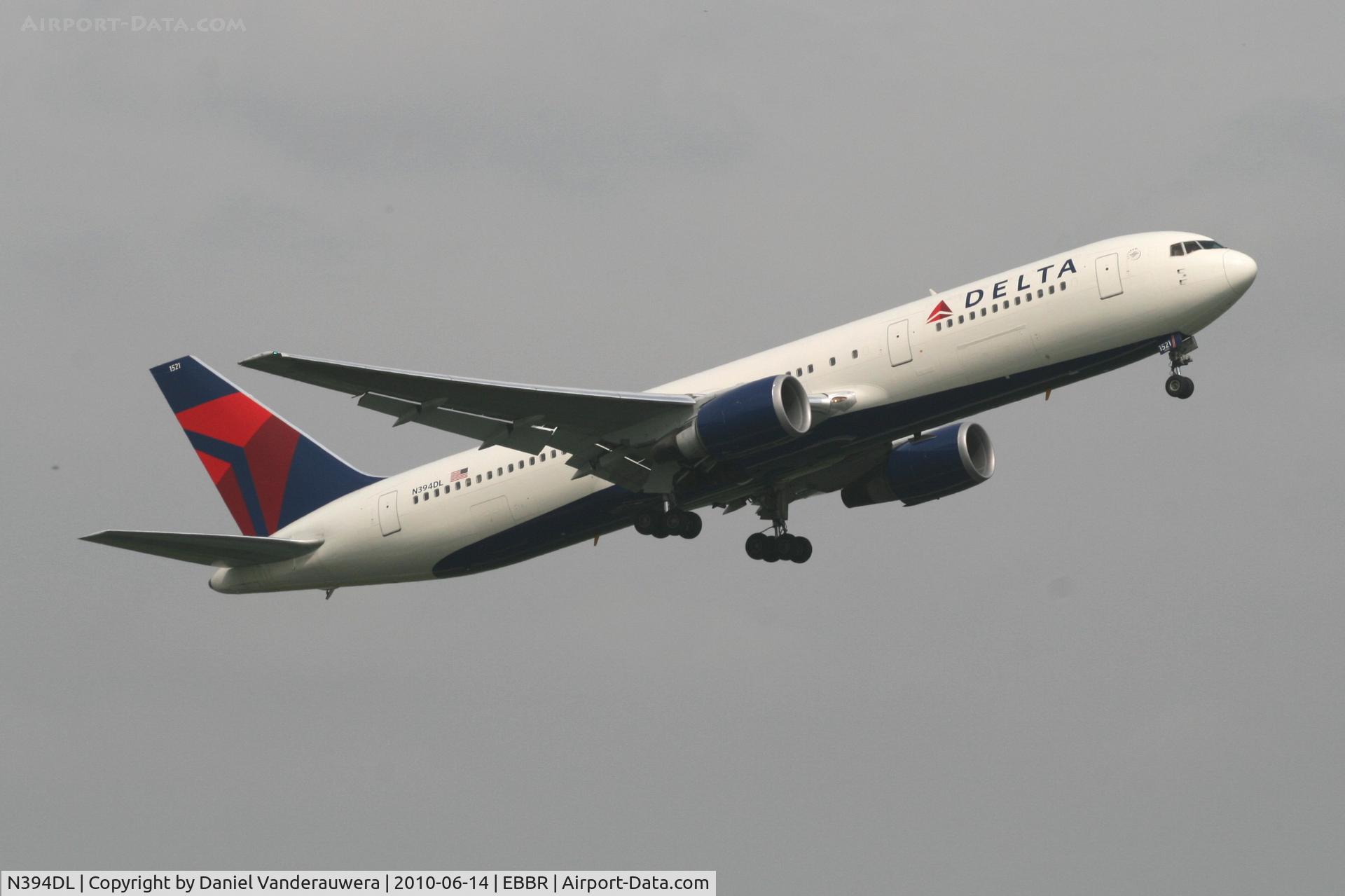 N394DL, 1995 Boeing 767-324/ER C/N 27394, Flight DL125 is taking off from RWY 07R