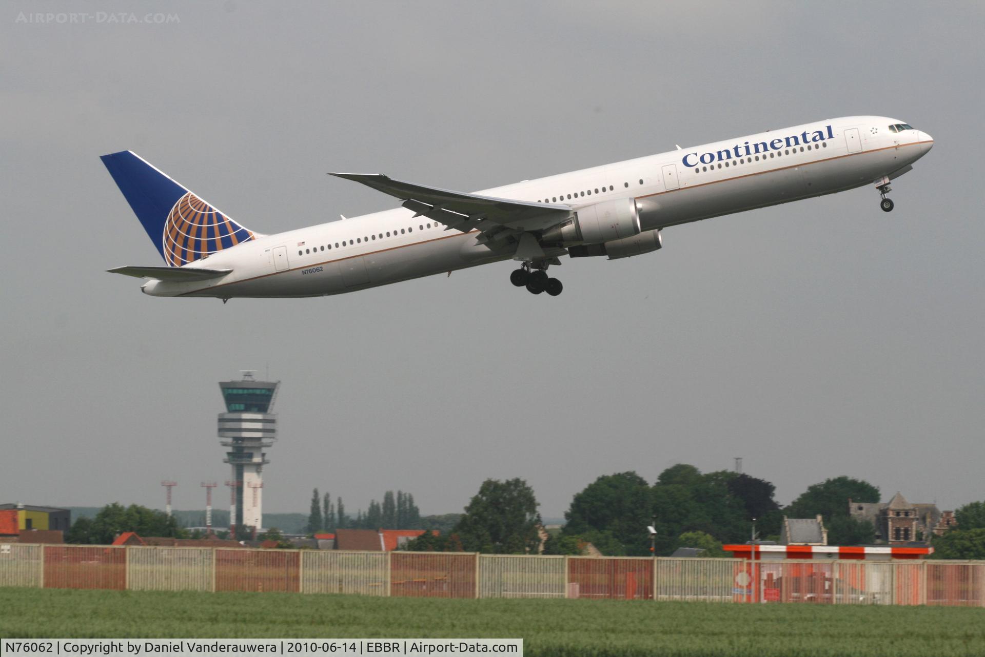N76062, 2002 Boeing 767-424/ER C/N 29457, Flight N76062 is taking off from RWY 07R