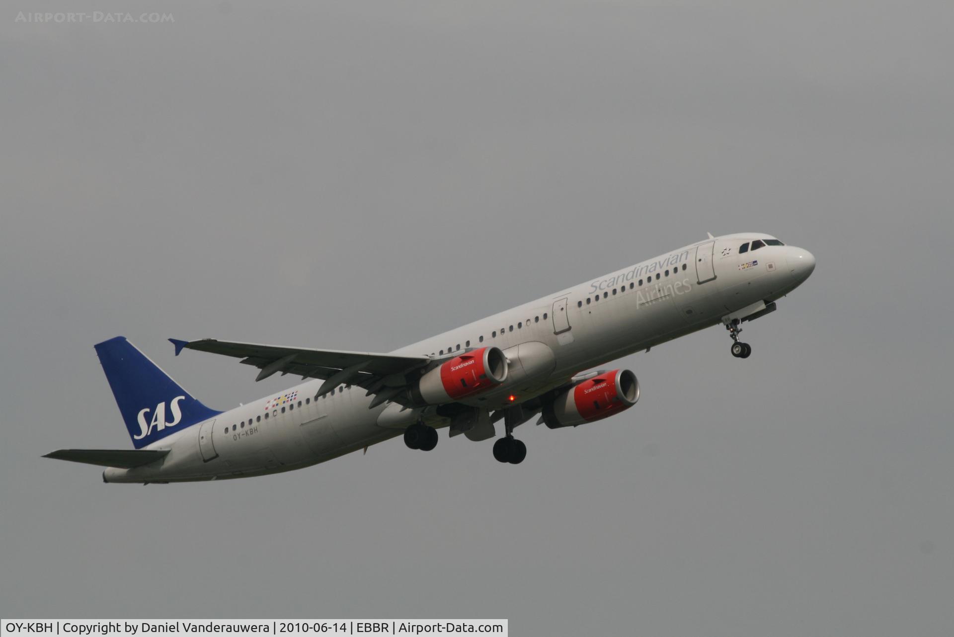 OY-KBH, 2002 Airbus A321-232 C/N 1675, Flight SK594 is taking off from RWY 07R