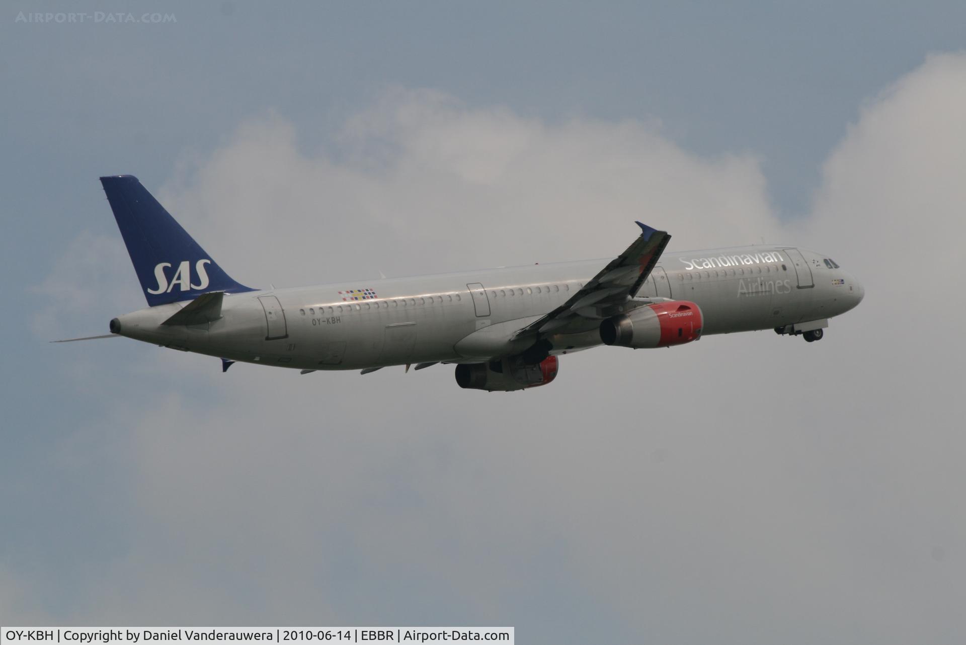 OY-KBH, 2002 Airbus A321-232 C/N 1675, Flight SK594 is taking off from RWY 07R