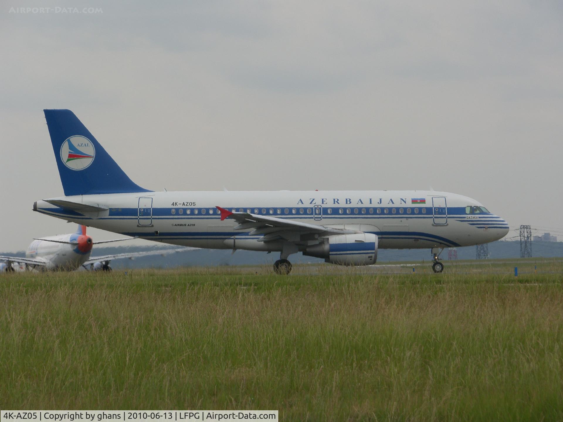 4K-AZ05, 2006 Airbus A319-111 C/N 2788, Taxiing to the runway