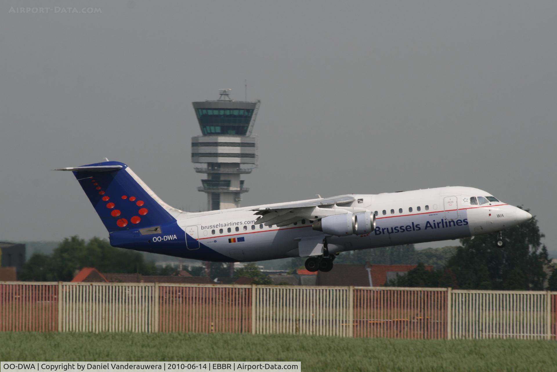OO-DWA, 1997 British Aerospace Avro 146-RJ100 C/N E3308, Taking off from RWY 07R