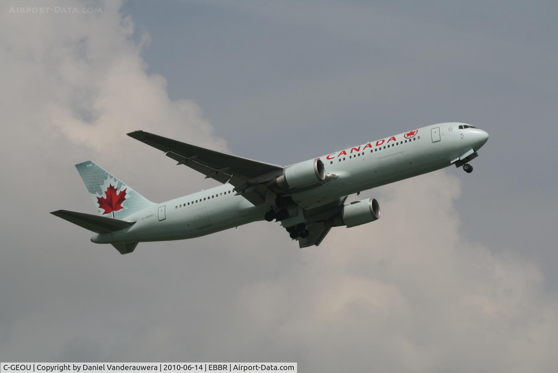 C-GEOU, 1999 Boeing 767-375 C/N 30108, Flight AC833 is taking of from RWY 07R