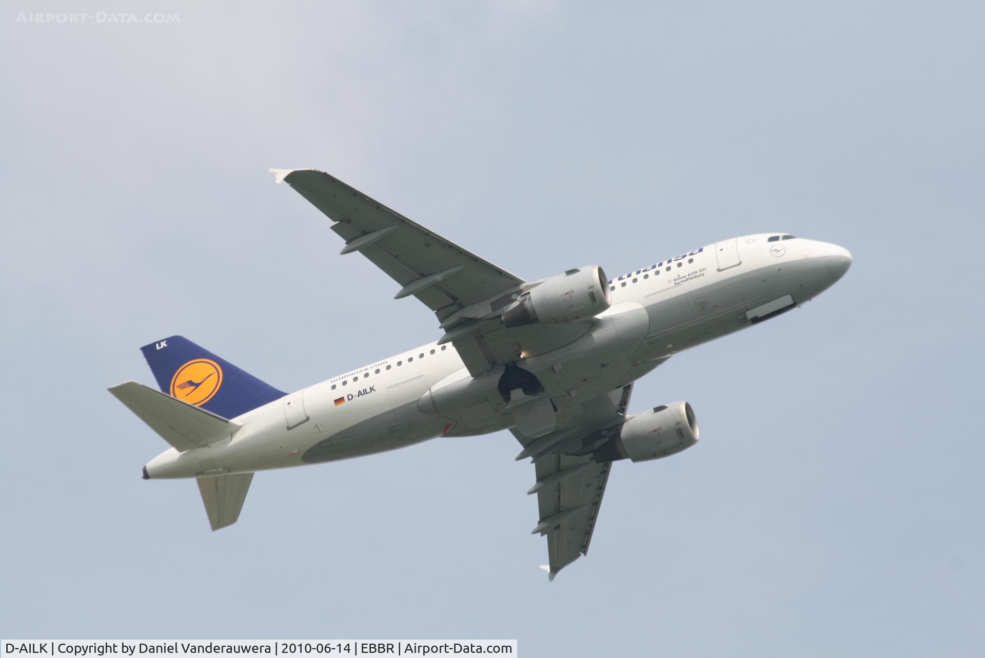 D-AILK, 1997 Airbus A319-114 C/N 679, Flight LH4603 is taking of from RWY 07R
