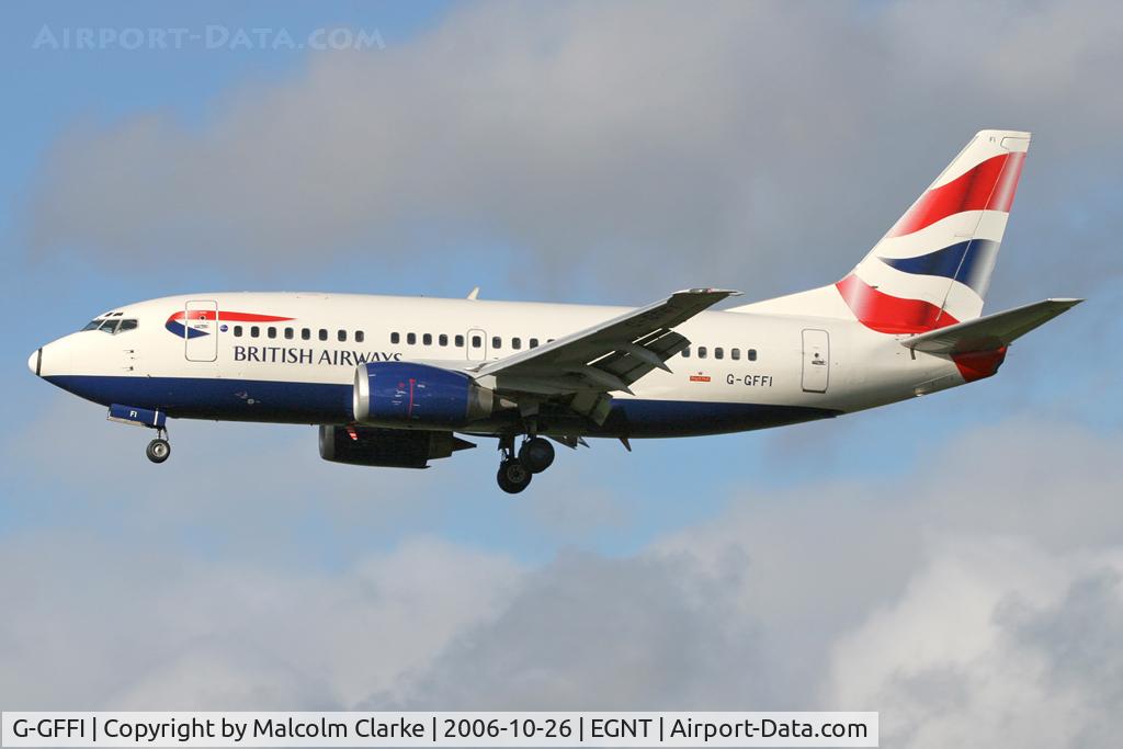 G-GFFI, 1995 Boeing 737-528 C/N 27425, Boeing 737-528 on approach to 25 at Newcastle Airport in October 2006.